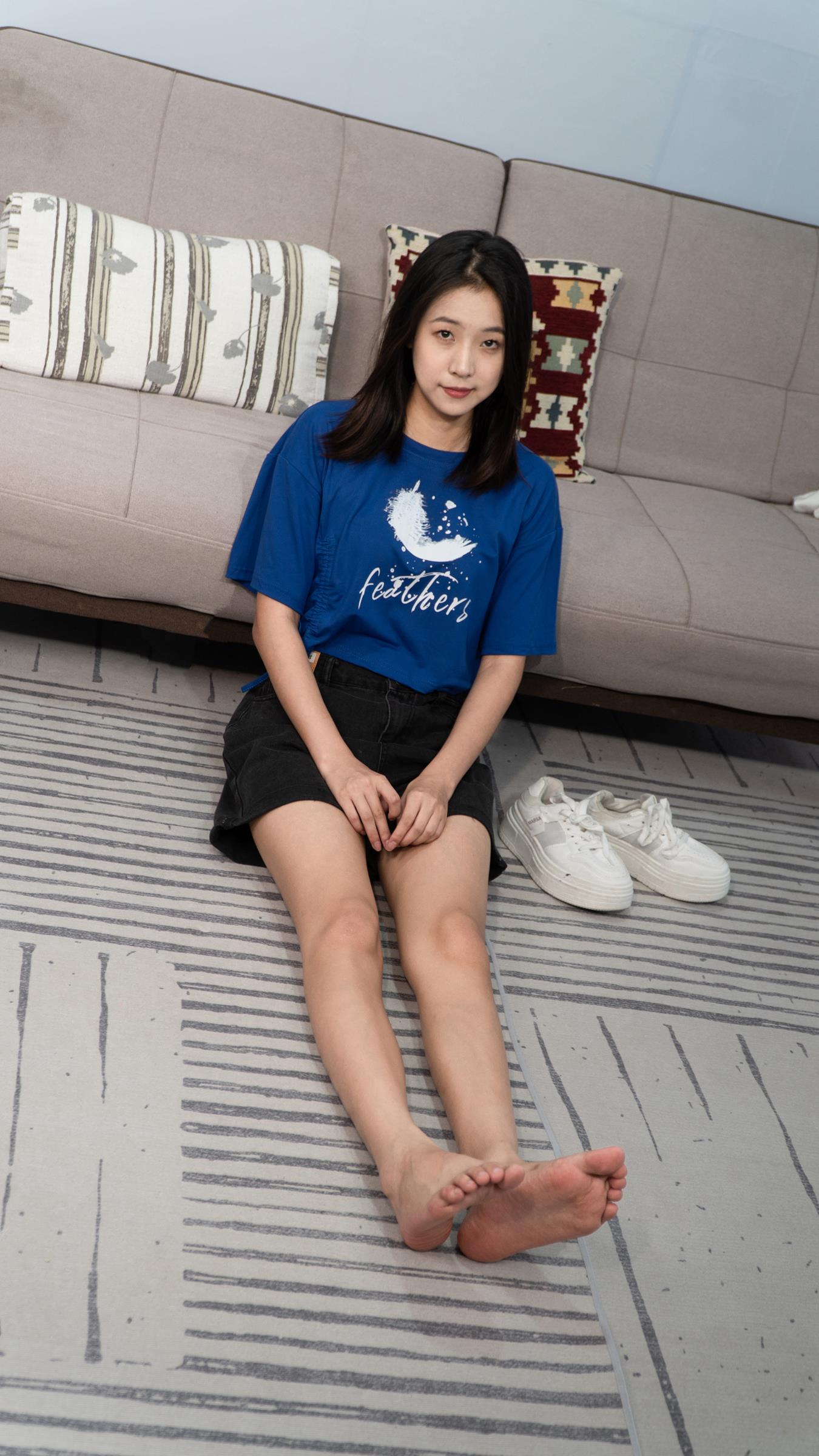 小香蕉映像-暗里着迷 zl蓝衣小白鞋棉袜脚裸足 [106P/1V/3.75G]插图7