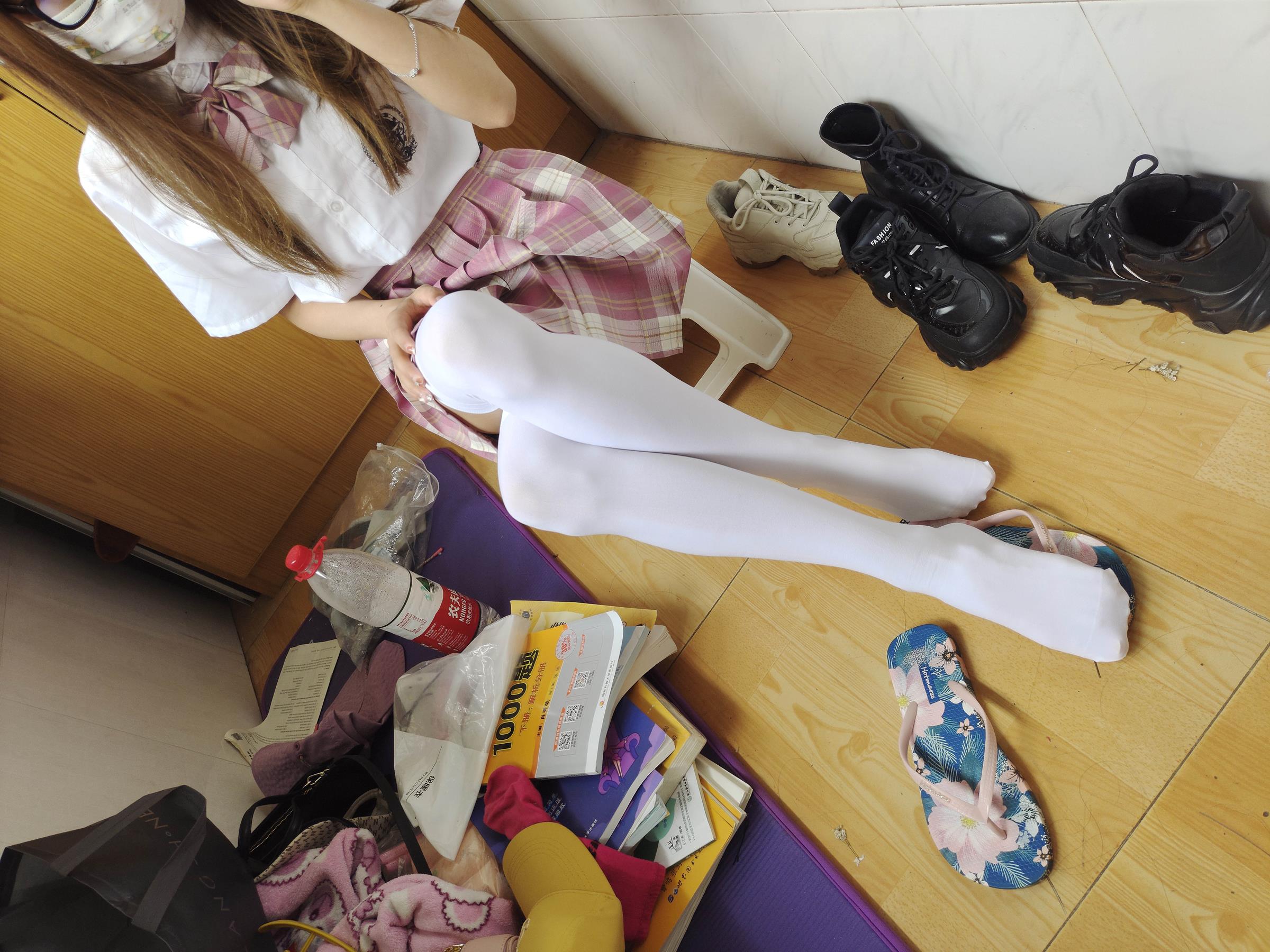 定制JK白丝裸足还有一只咸猪手[117P1V1.02G]插图10