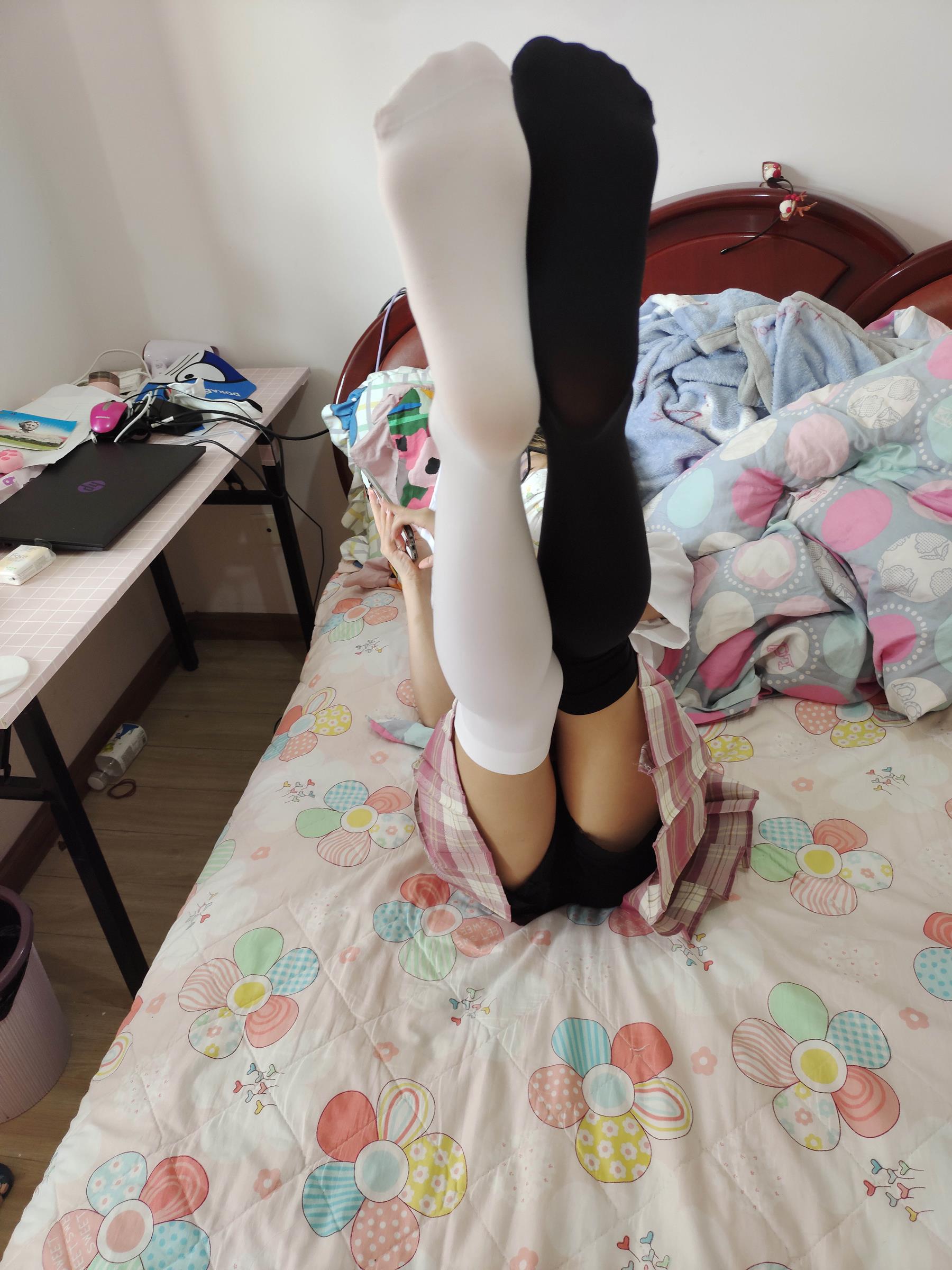 定制JK白丝裸足还有一只咸猪手[117P1V1.02G]插图9