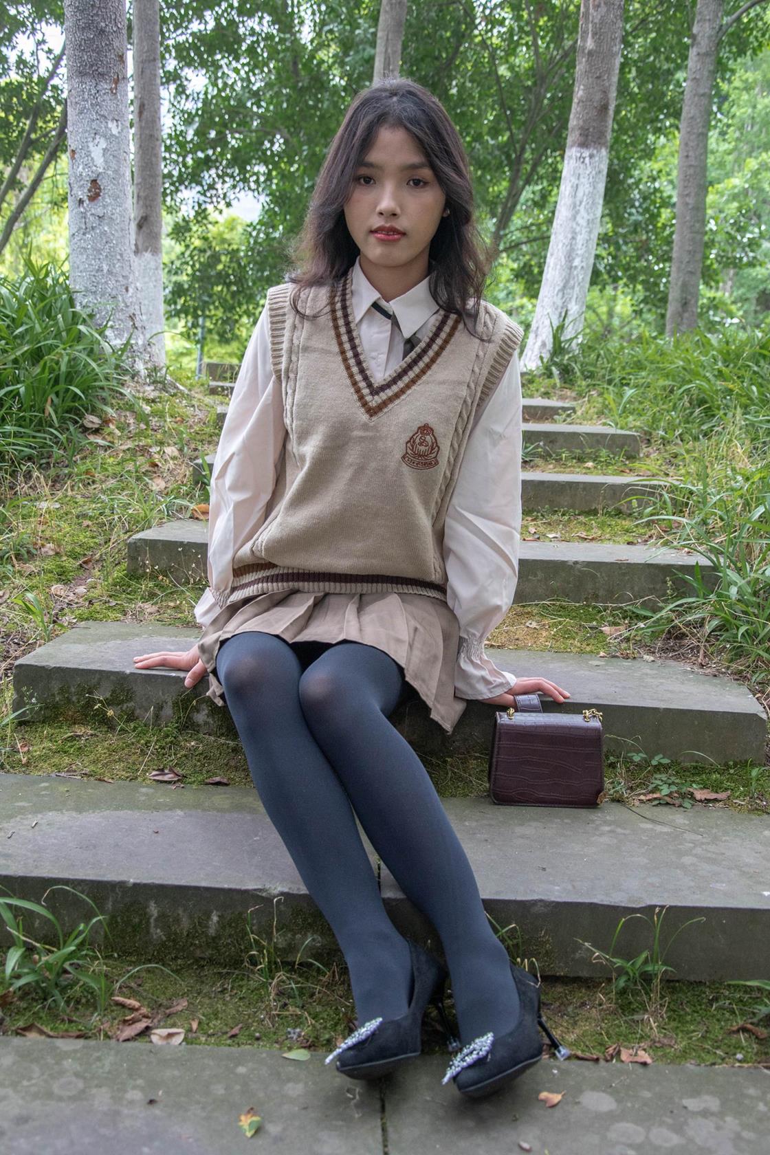 [袜觅社]  小雪高跟鞋黑丝丝袜脚 [71P/1V/9.61G]插图