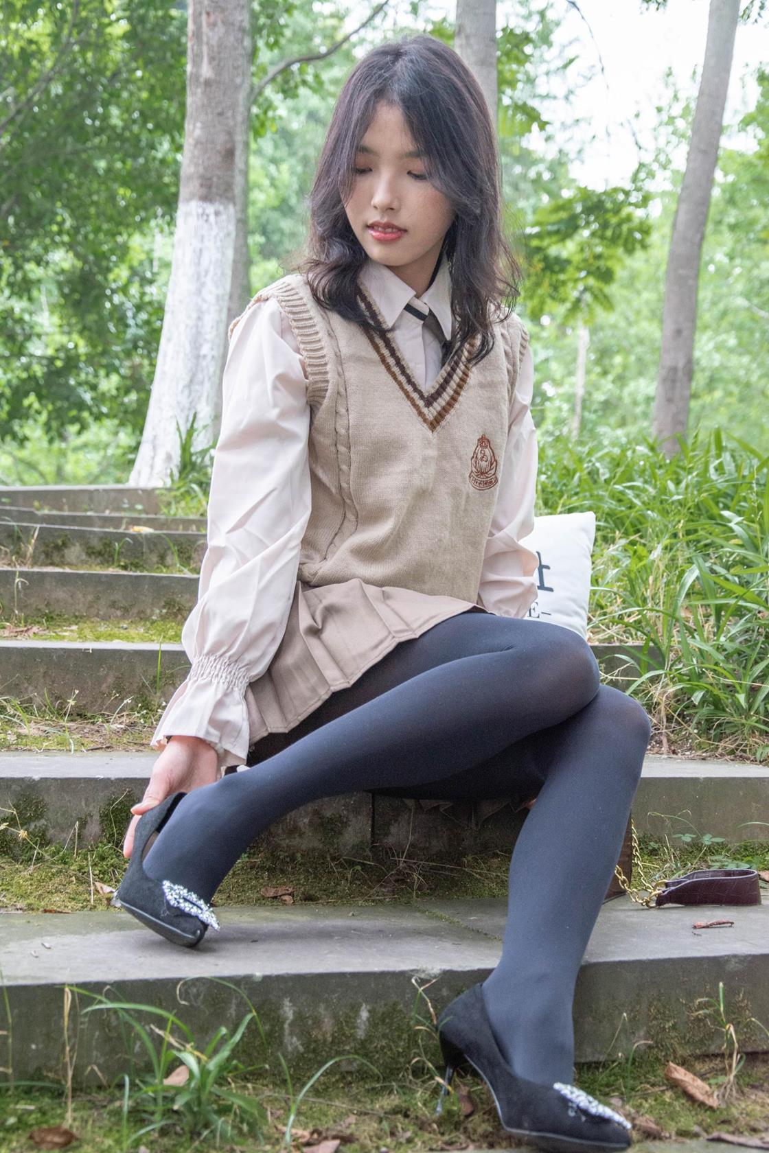 [袜觅社]  小雪高跟鞋黑丝丝袜脚 [71P/1V/9.61G]插图1