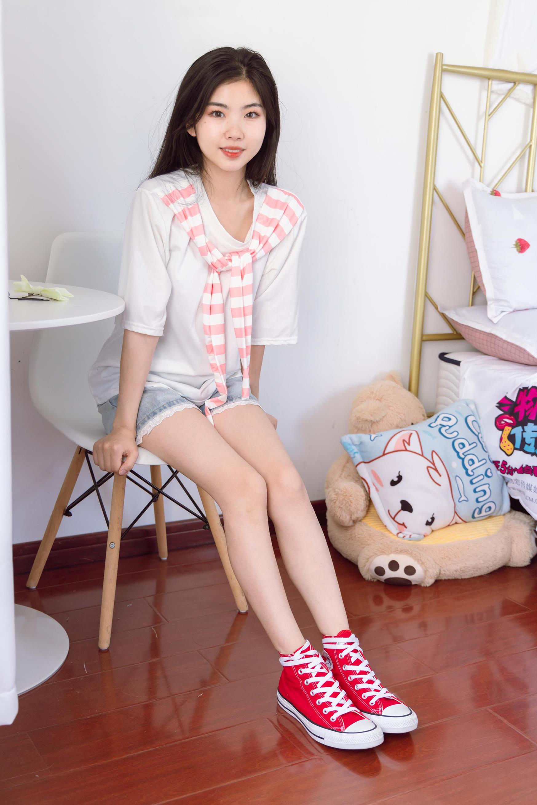 勿恋传媒 积分兑换 027期 米米牛仔短裤白色棉船袜脚 [151P/1V/4.29G]插图2