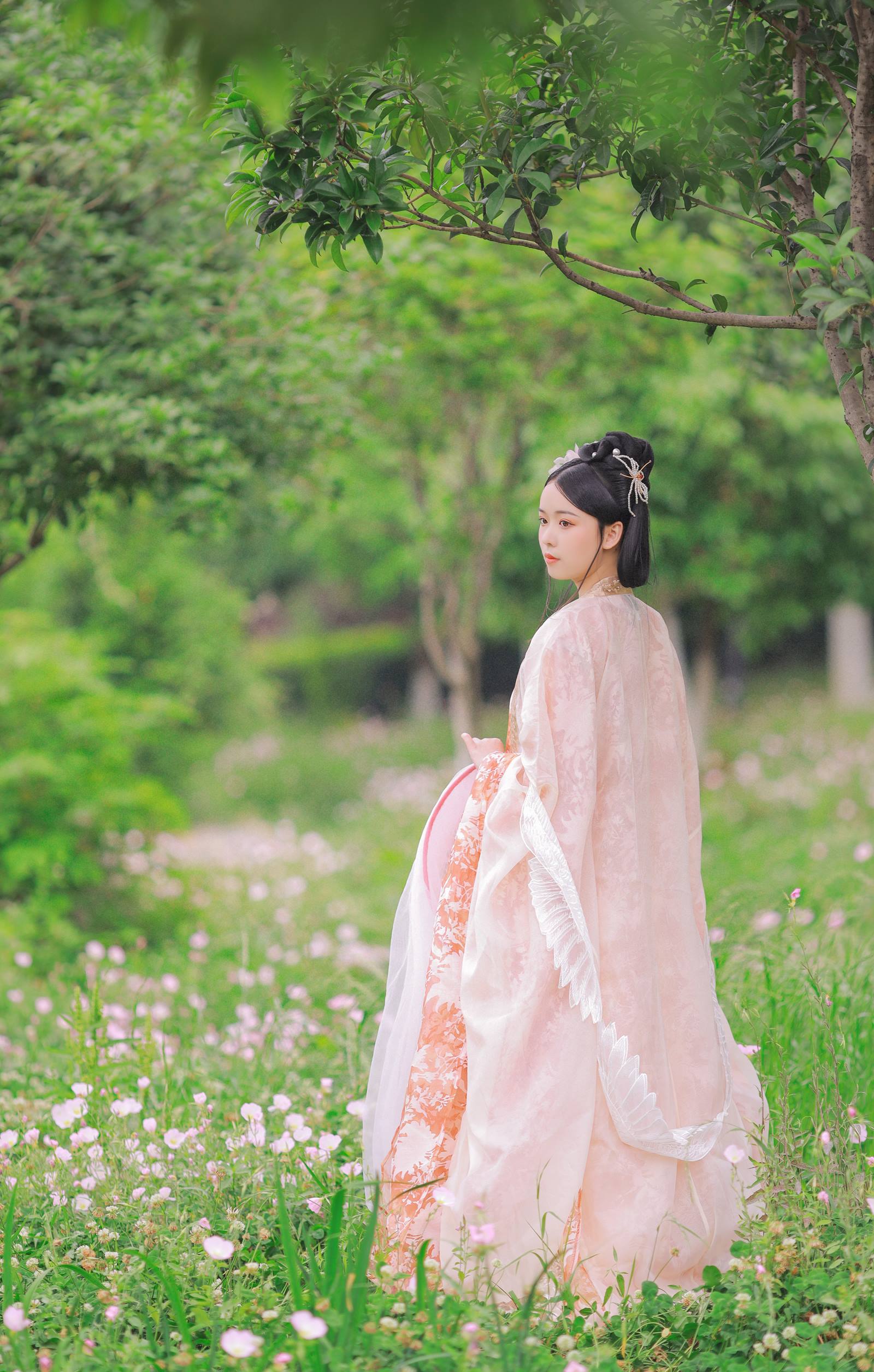 [YITUYU艺图语]2022.08.17 春有约 花不误 蘑菇任性鬼[19+1P/165MB]插图3