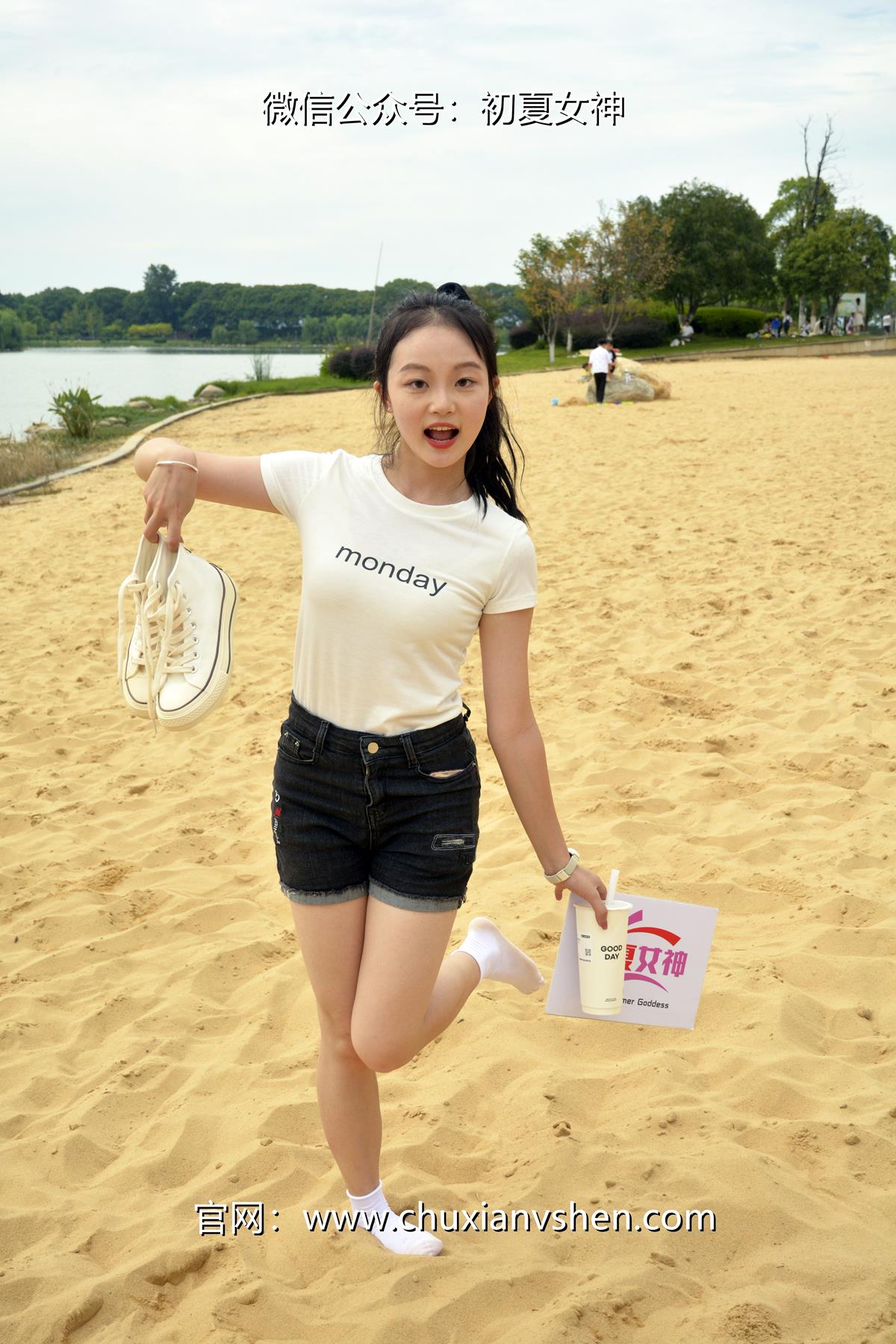 初夏女神 081期 双双~【愉快周末】本想逛逛竹林结果被蚊子跑轰出来了[145P/1V/5.85G]插图1