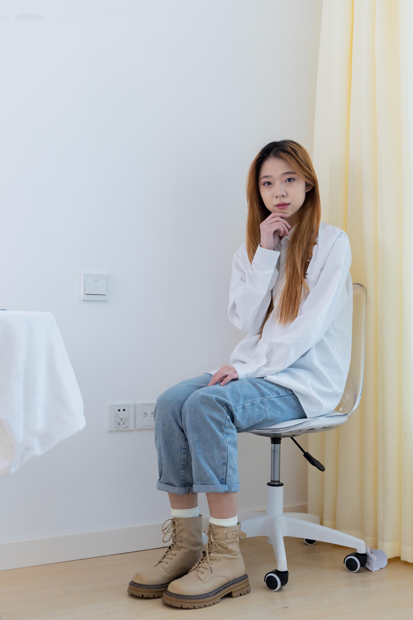 勿恋传媒 1810 橘酱-柠檬气泡水马丁靴白棉袜裸足[150P/1V/3.8G]插图4