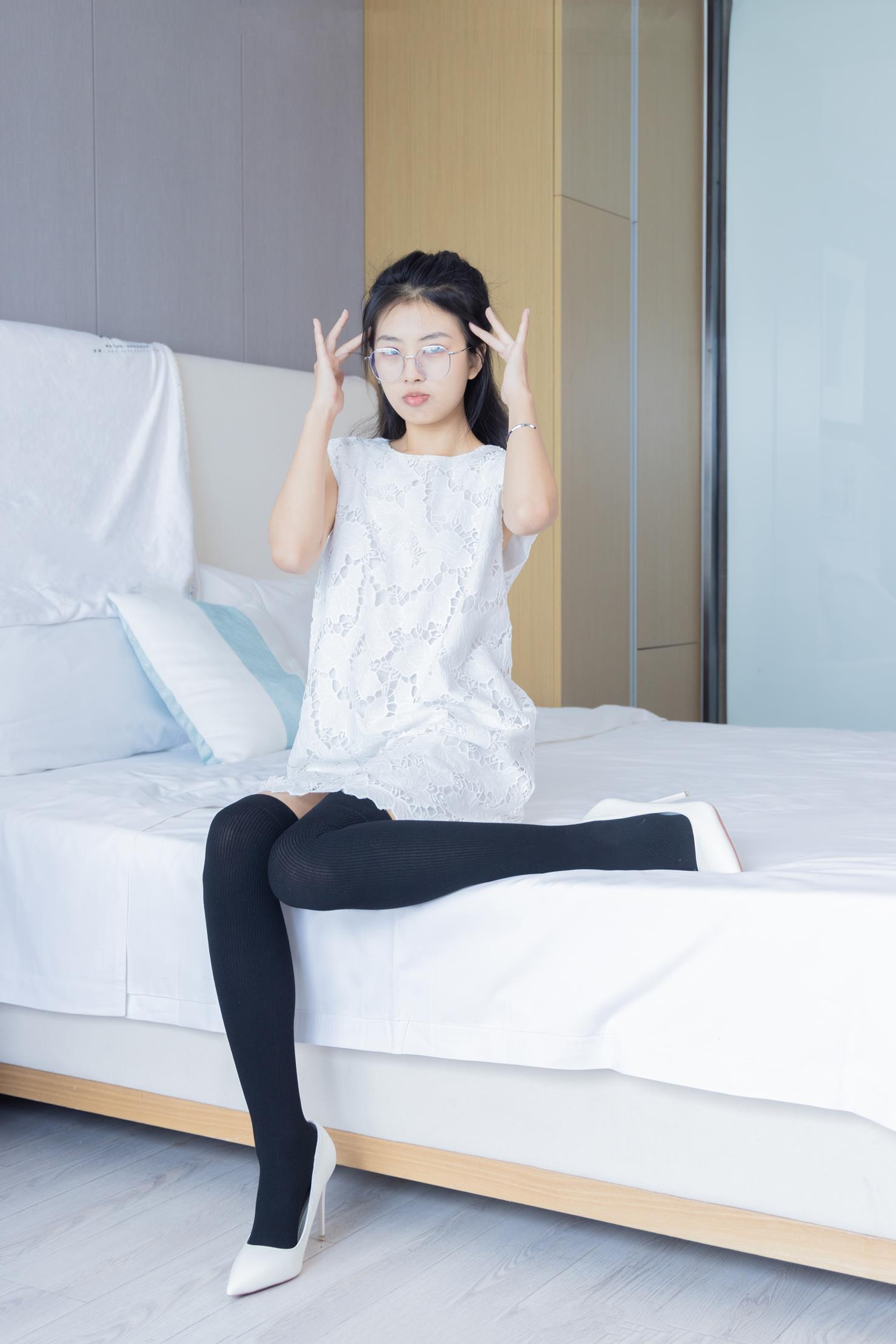 袜啵啵 319期 花絮版奶油高跟鞋平底鞋厚肉丝厚黑丝脚 [140P/1V/5.58G]插图4