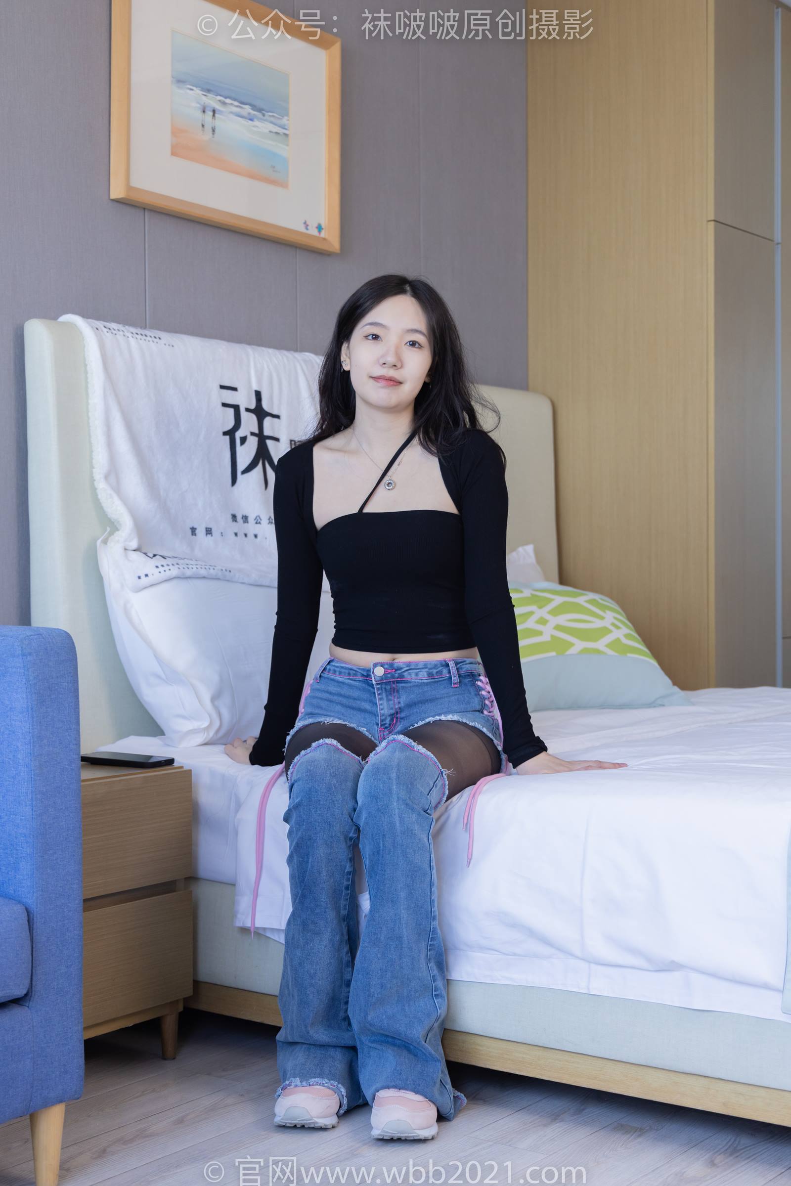 [BoBoSocks袜啵啵]NO.317 小甜豆-运动鞋、可拆卸牛仔裤、粉色棉袜、黑丝、裤里丝[140P/1V/6.37GB]插图1