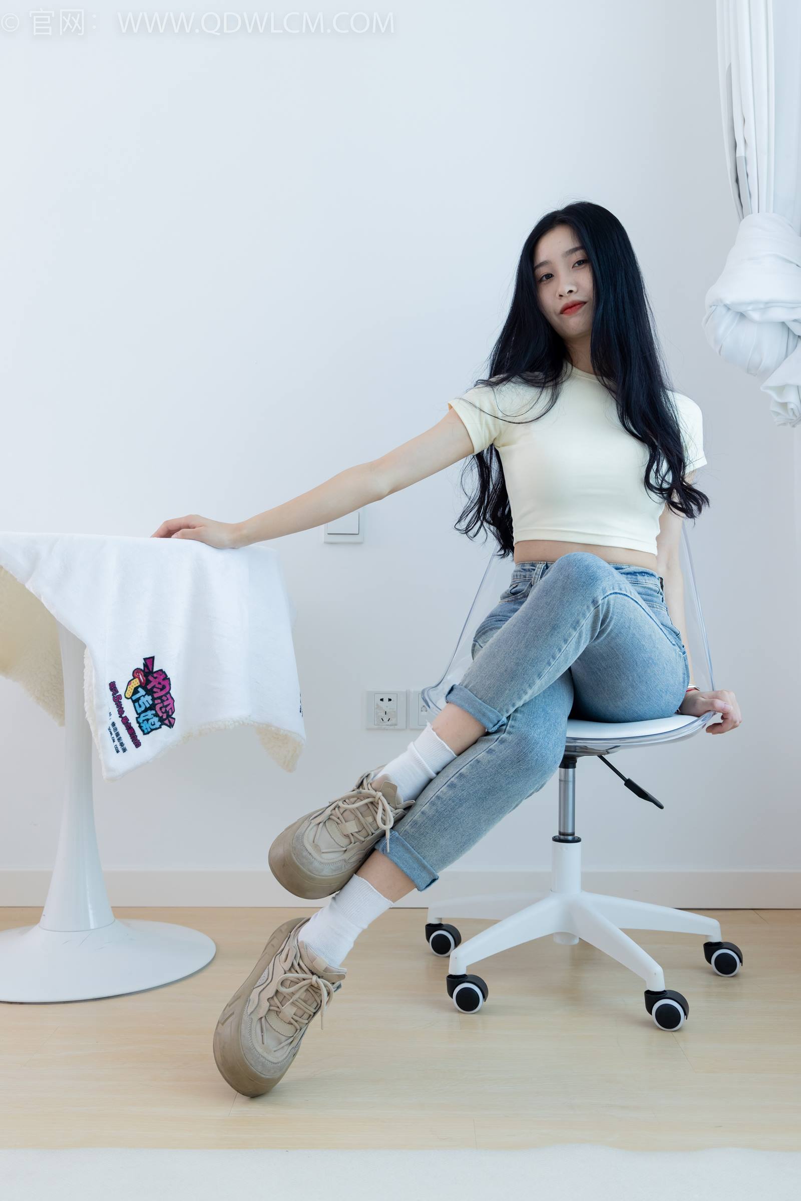 勿恋传媒 NO.1783 绒绒-运动鞋、自然穿脏白棉袜[160P/1V/3.93GB]插图2