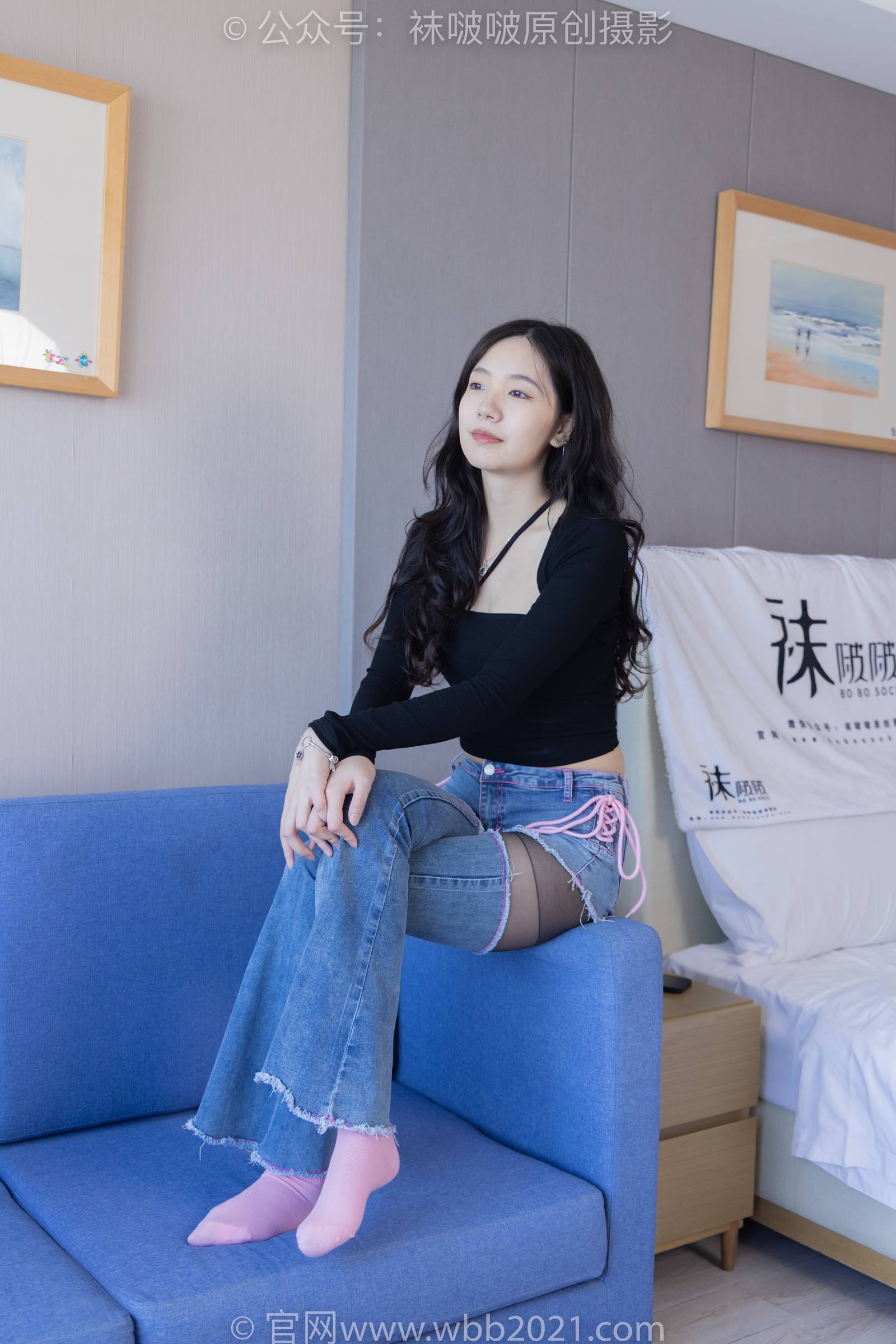 [BoBoSocks袜啵啵]NO.317 小甜豆-运动鞋、可拆卸牛仔裤、粉色棉袜、黑丝、裤里丝[140P/1V/6.37GB]插图3