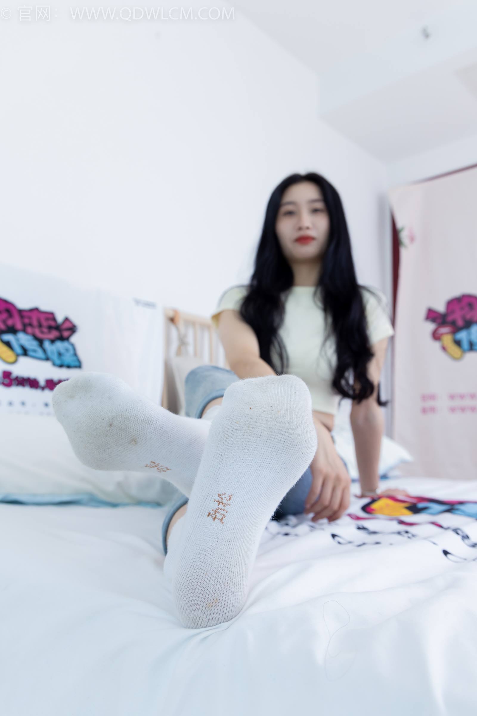 勿恋传媒 NO.1783 绒绒-运动鞋、自然穿脏白棉袜[160P/1V/3.93GB]插图