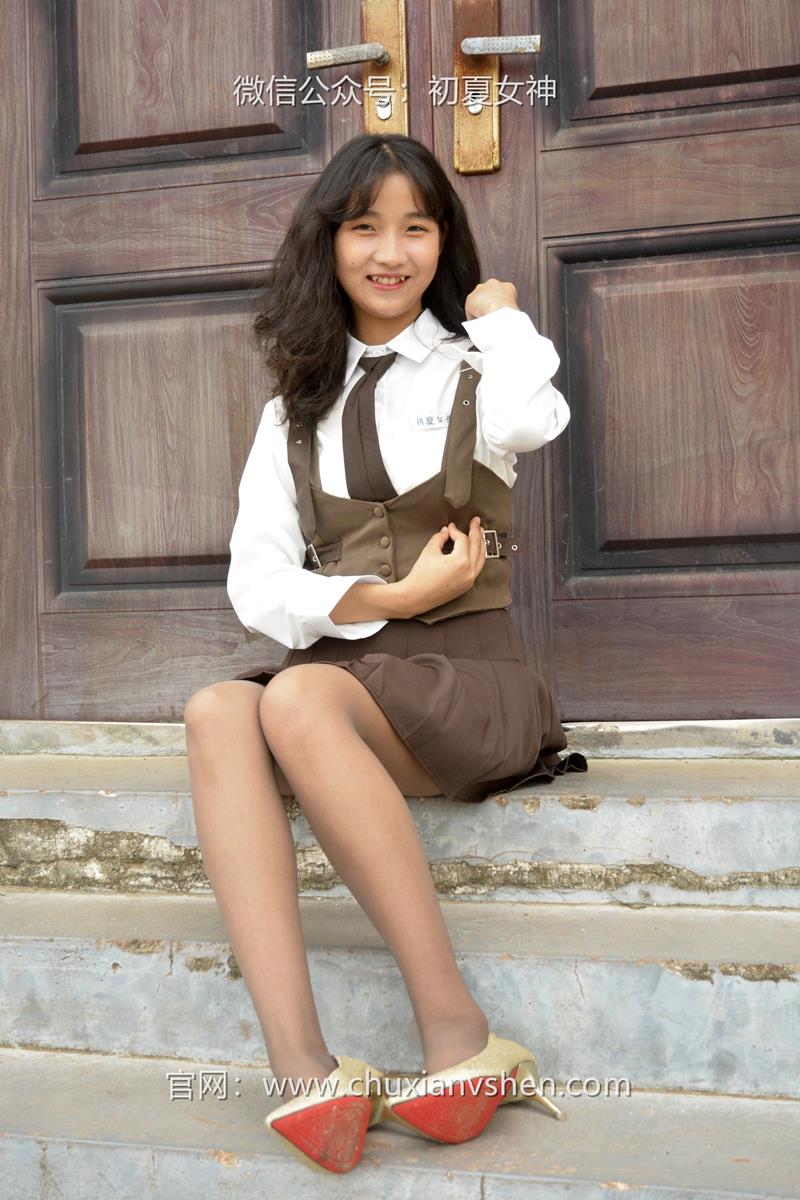 初夏女神 095期 点点~咖啡JK秋意浓，这该是秋天拥有的颜色 [140P/1V/3.32G]插图3