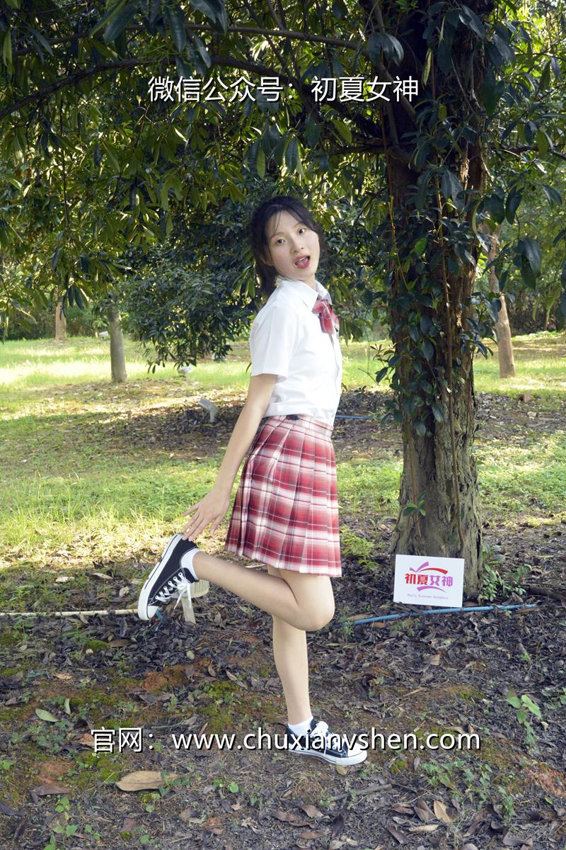 [初夏女神] 091期 安妮~草莓色JK 这款JK套装搭配匡威帆布鞋也挺好看 [140P/1V/5.98G]插图7