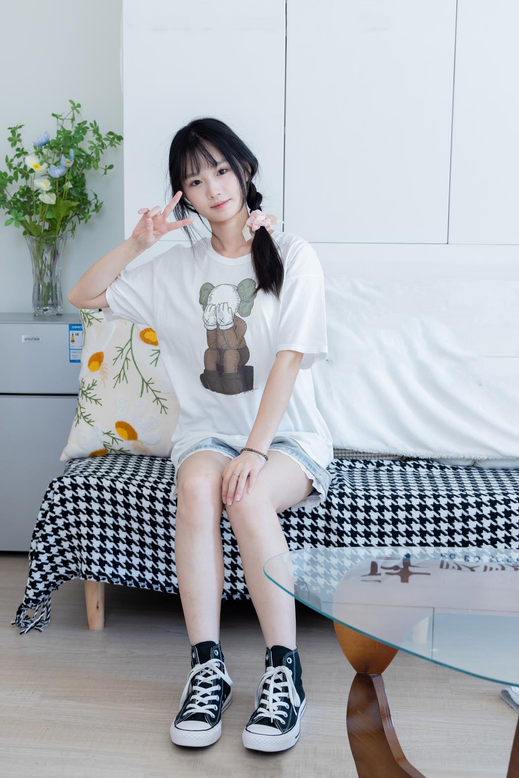 袜啵啵 331期 甜甜圈花絮版板鞋白棉袜裸足[144P/1V/5.74G]插图1