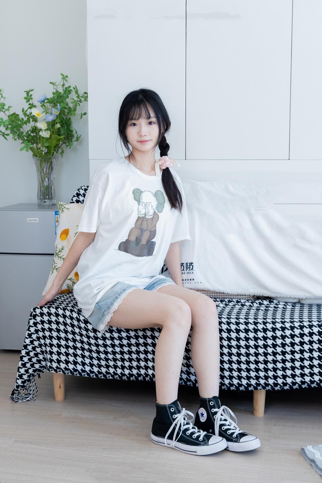 袜啵啵 331期 甜甜圈花絮版板鞋白棉袜裸足[144P/1V/5.74G]插图2