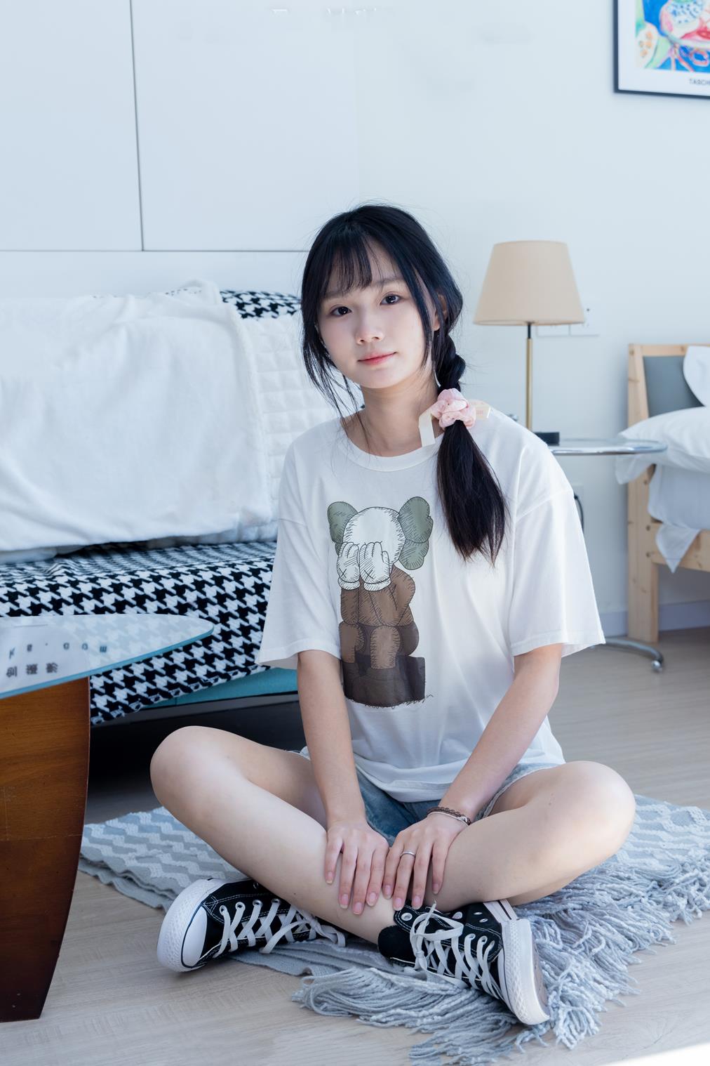 袜啵啵 331期 甜甜圈花絮版板鞋白棉袜裸足[144P/1V/5.74G]插图4