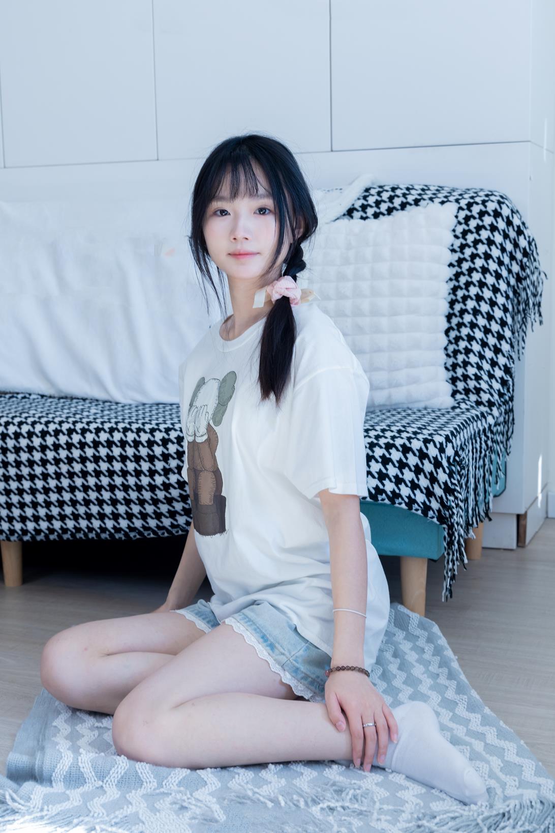 袜啵啵 331期 甜甜圈花絮版板鞋白棉袜裸足[144P/1V/5.74G]插图6