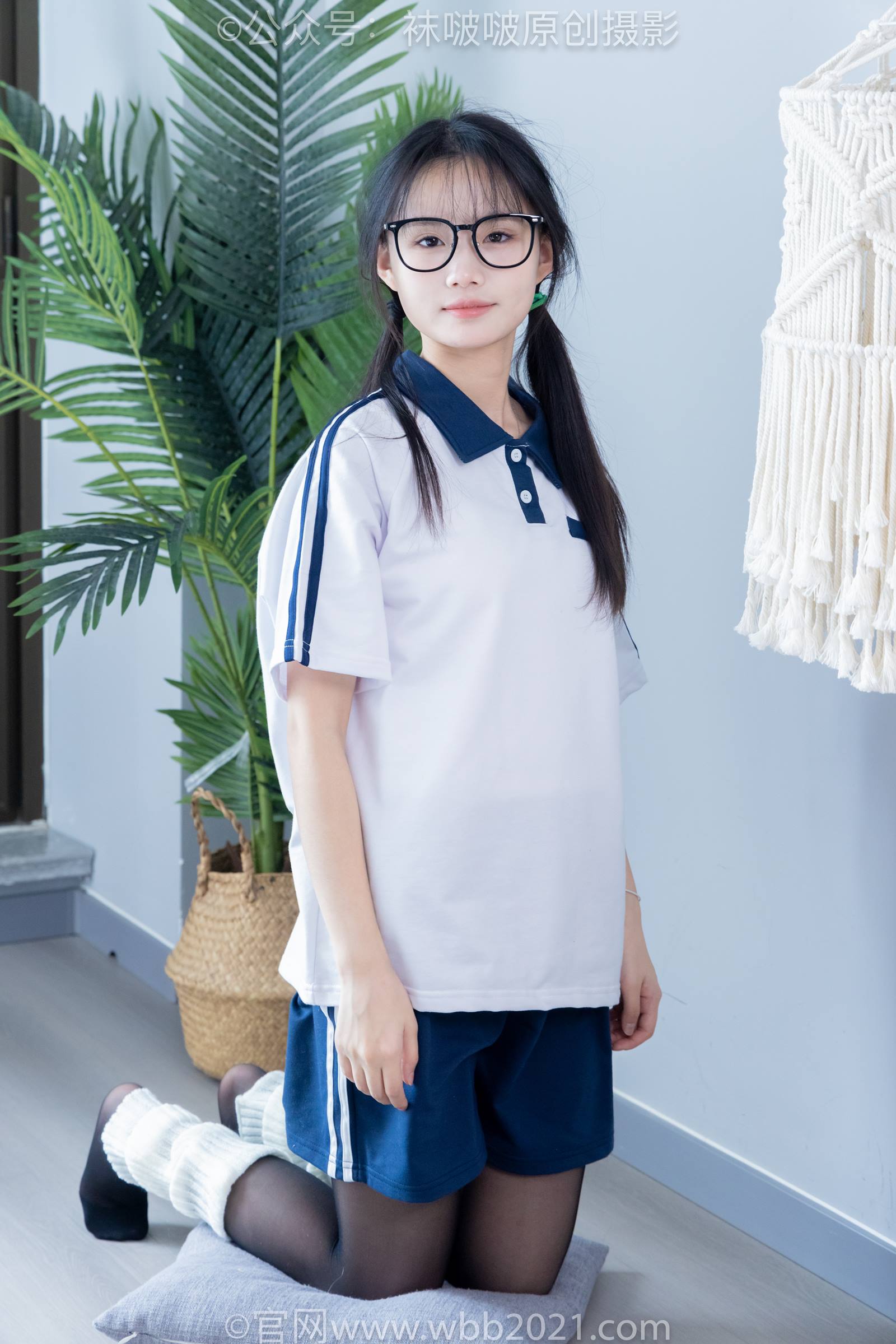 [BoBoSocks袜啵啵]NO.335 甜甜圈-校服、运动鞋、薄黑丝、袜套[154P/1V/7.48GB]插图5