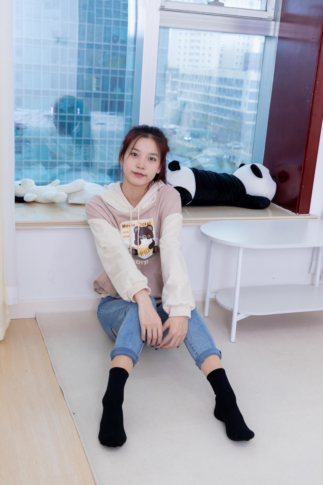 勿恋传媒 1864期 茯苓如果爱忘了两双板鞋白棉袜黑棉袜皮筋绑脚老头乐挠脚剧情 [180P/1V/5.6GB]插图1