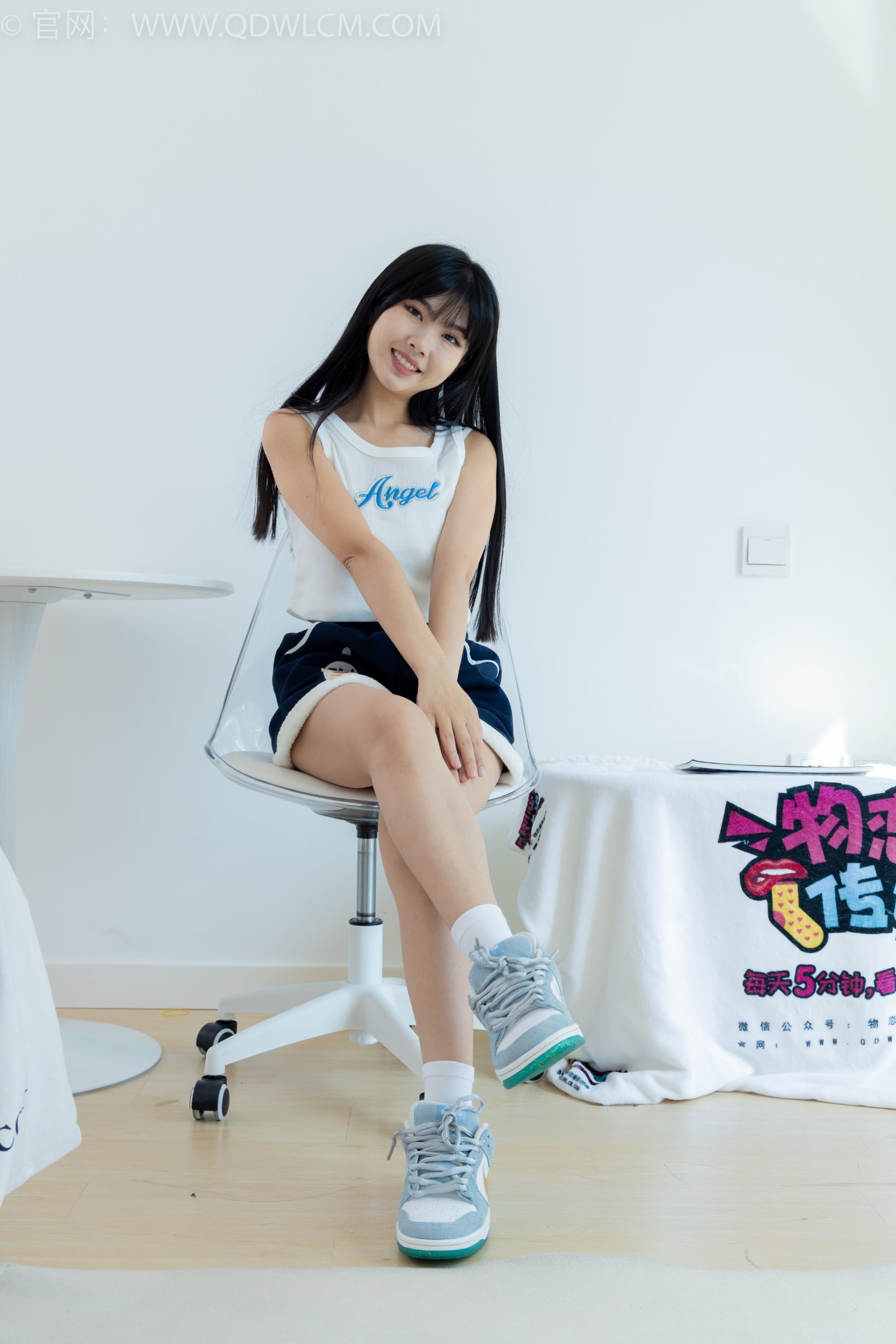 勿恋传媒 1868期 米米葡萄之恋板鞋白棉袜裸足涂婴儿油脚底葡萄 [150P/1V/3.96G]插图3