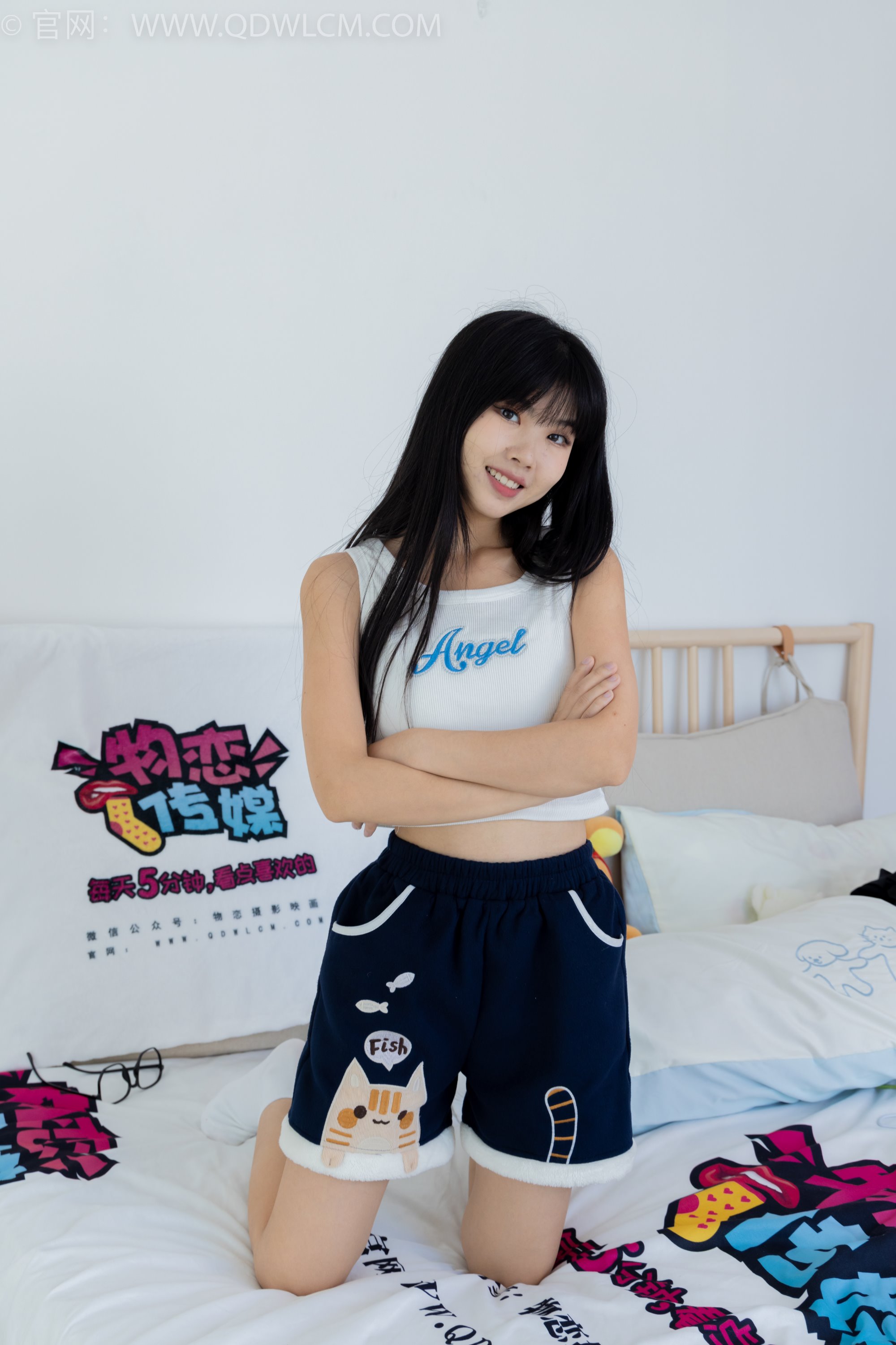 勿恋传媒 1868期 米米葡萄之恋板鞋白棉袜裸足涂婴儿油脚底葡萄 [150P/1V/3.96G]插图6