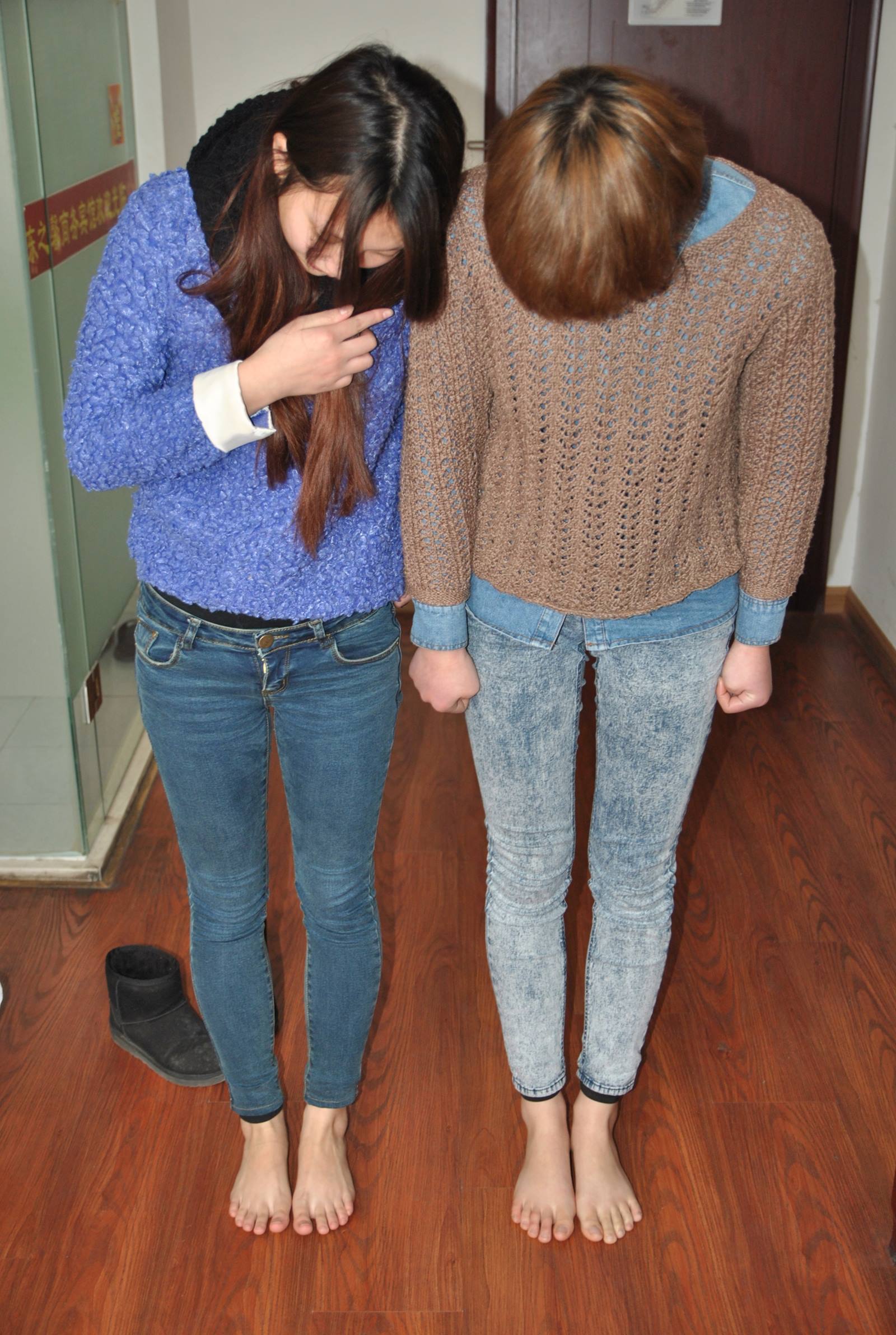 自由摄影 No.039 楠楠 齐齐 裸足比脚 [61P/145MB]插图1