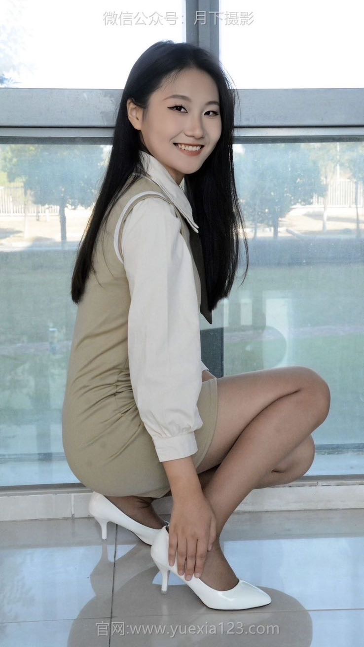 月下摄影 NO.003 茜茜~恰恰~浅咖连衣裙 超级喜欢这套服装，就是领带小了一点！[138P/1V/6.49G]插图5