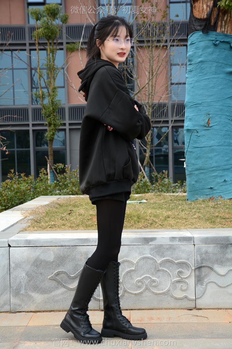 初夏女神 135期 安妮 浅看红枫 今年的冬天相对来说还不算太冷，枫叶都红不起来了！[120P/1V/4.45GB】插图1