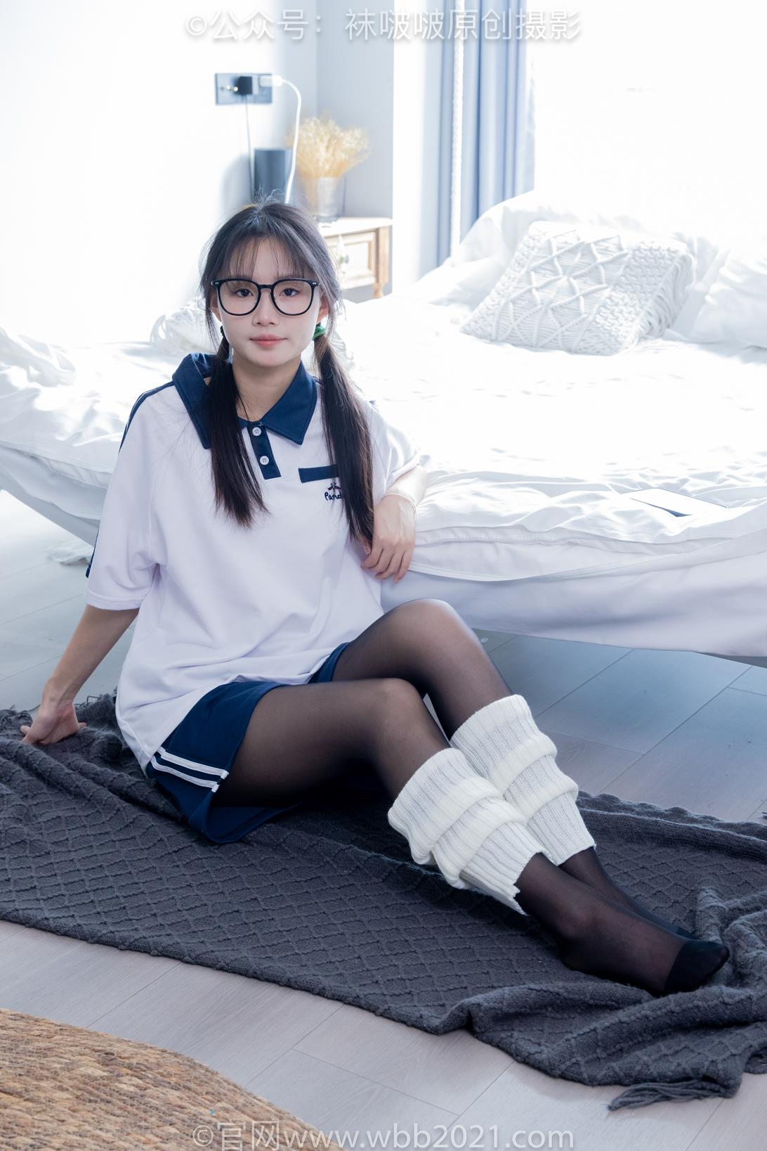 袜啵啵 335期 花絮版 甜甜圈校服运动鞋黑丝脚袜套[154P/1V/7.5G]插图4