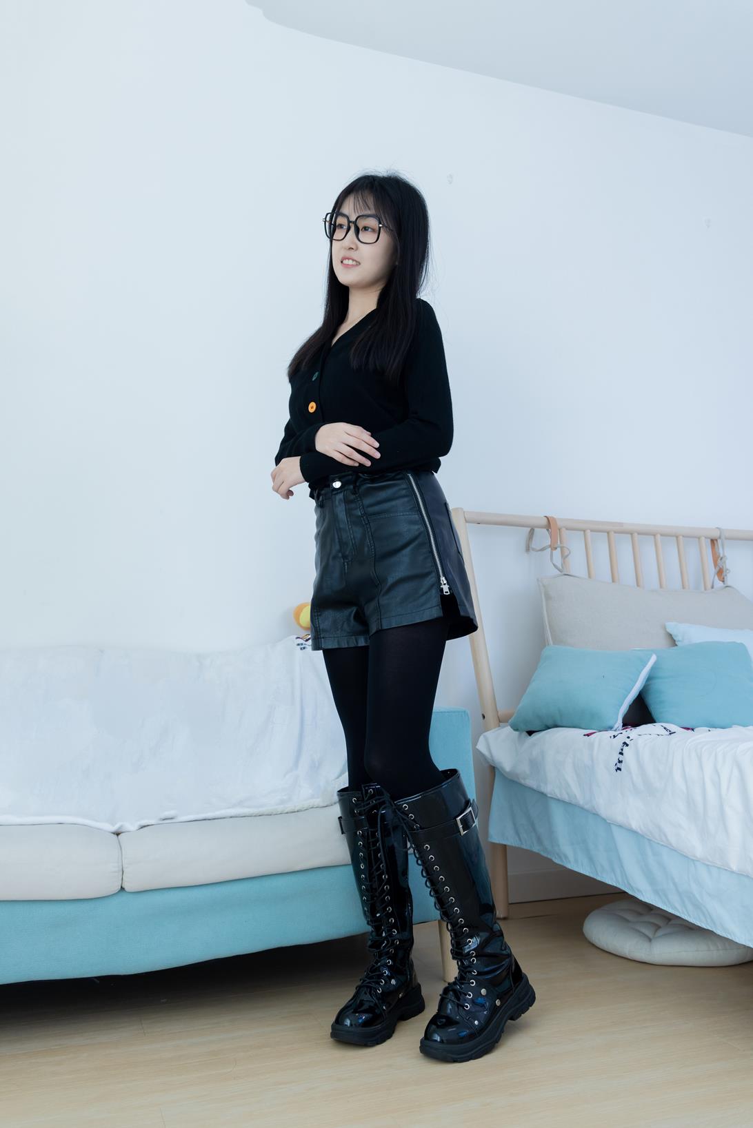 勿恋传媒 1877期 嘉木桃之夭夭两双长靴厚黑丝肉厚丝 [160P/1V/4.64G]插图3