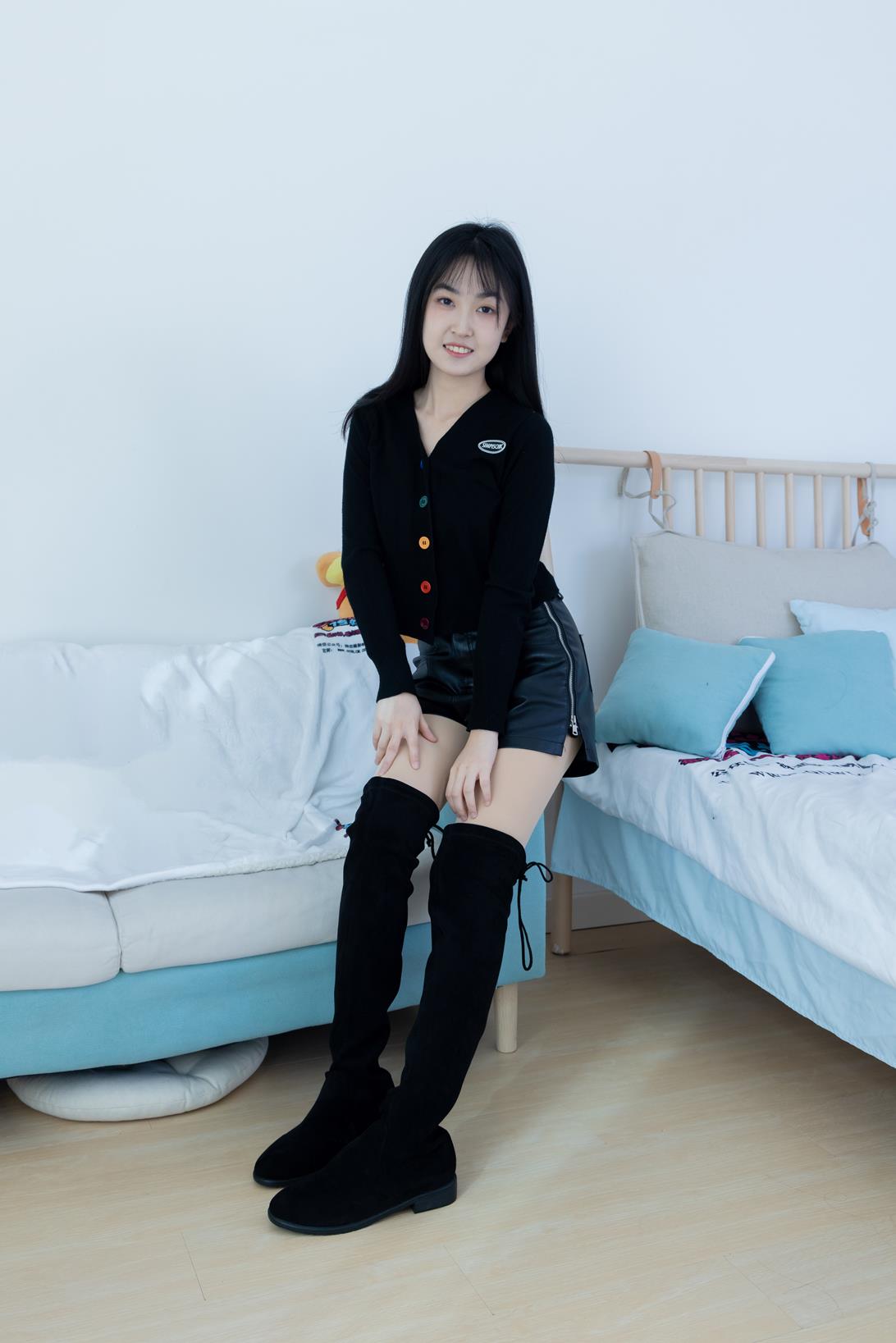 勿恋传媒 1877期 嘉木桃之夭夭两双长靴厚黑丝肉厚丝 [160P/1V/4.64G]插图