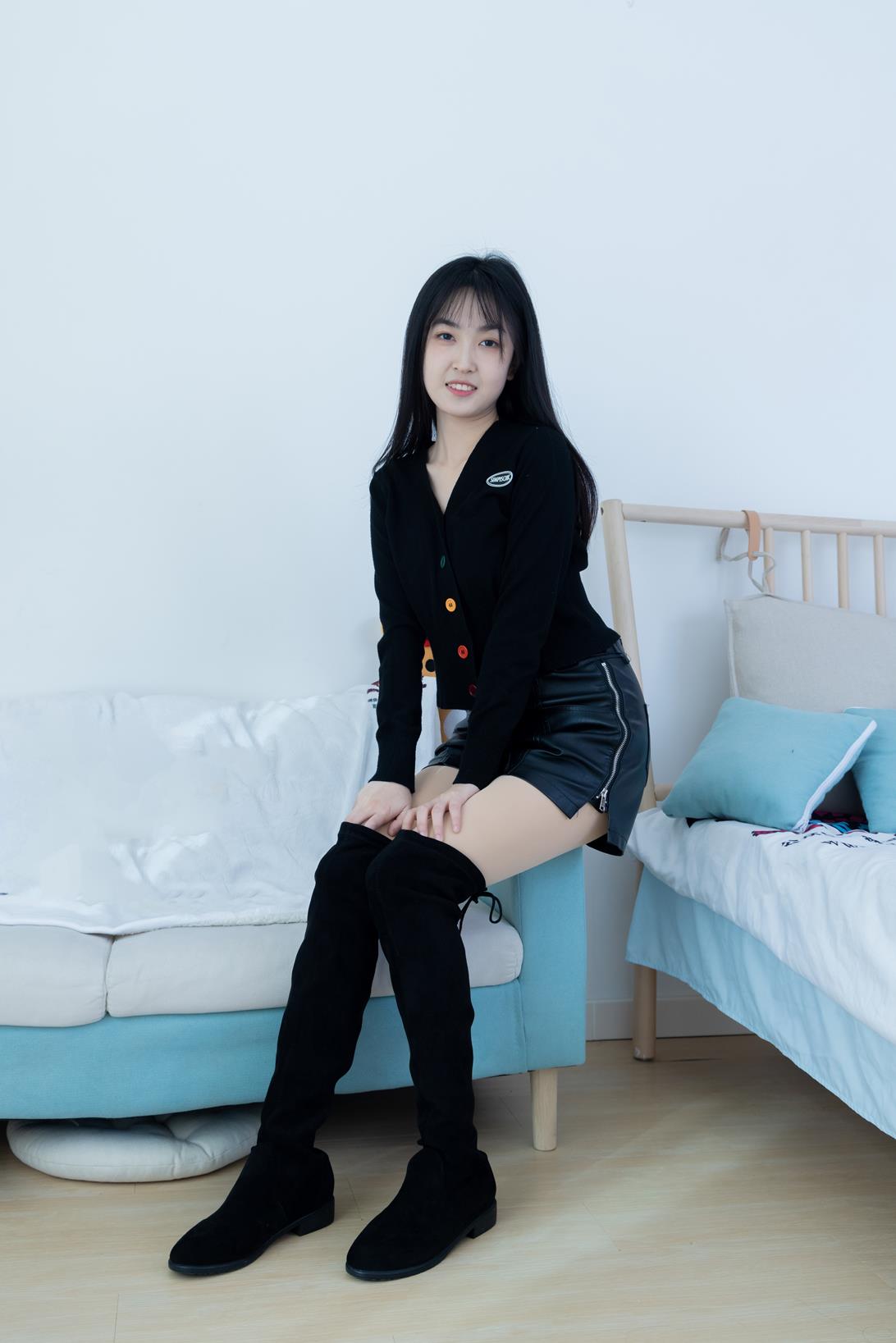 勿恋传媒 1877期 嘉木桃之夭夭两双长靴厚黑丝肉厚丝 [160P/1V/4.64G]插图1