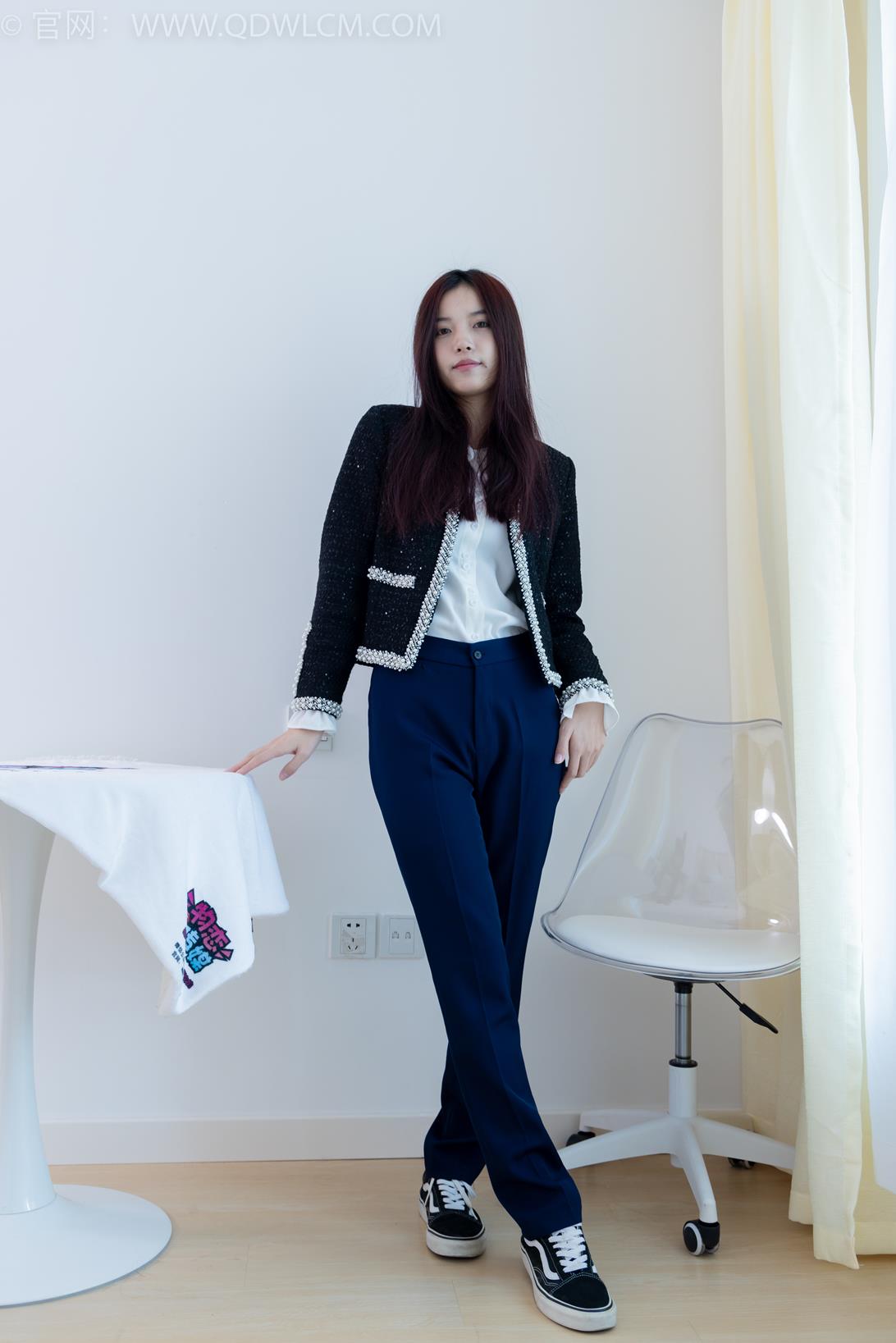 勿恋传媒 1882期 茯苓夜幕板鞋白棉袜抖腿剧情[170P/1V/4.5GB]插图8