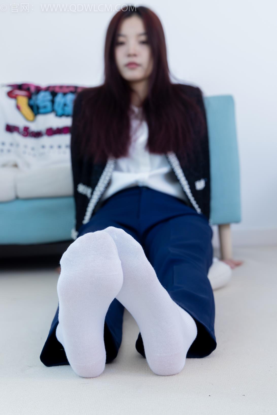 勿恋传媒 1882期 茯苓夜幕板鞋白棉袜抖腿剧情[170P/1V/4.5GB]插图