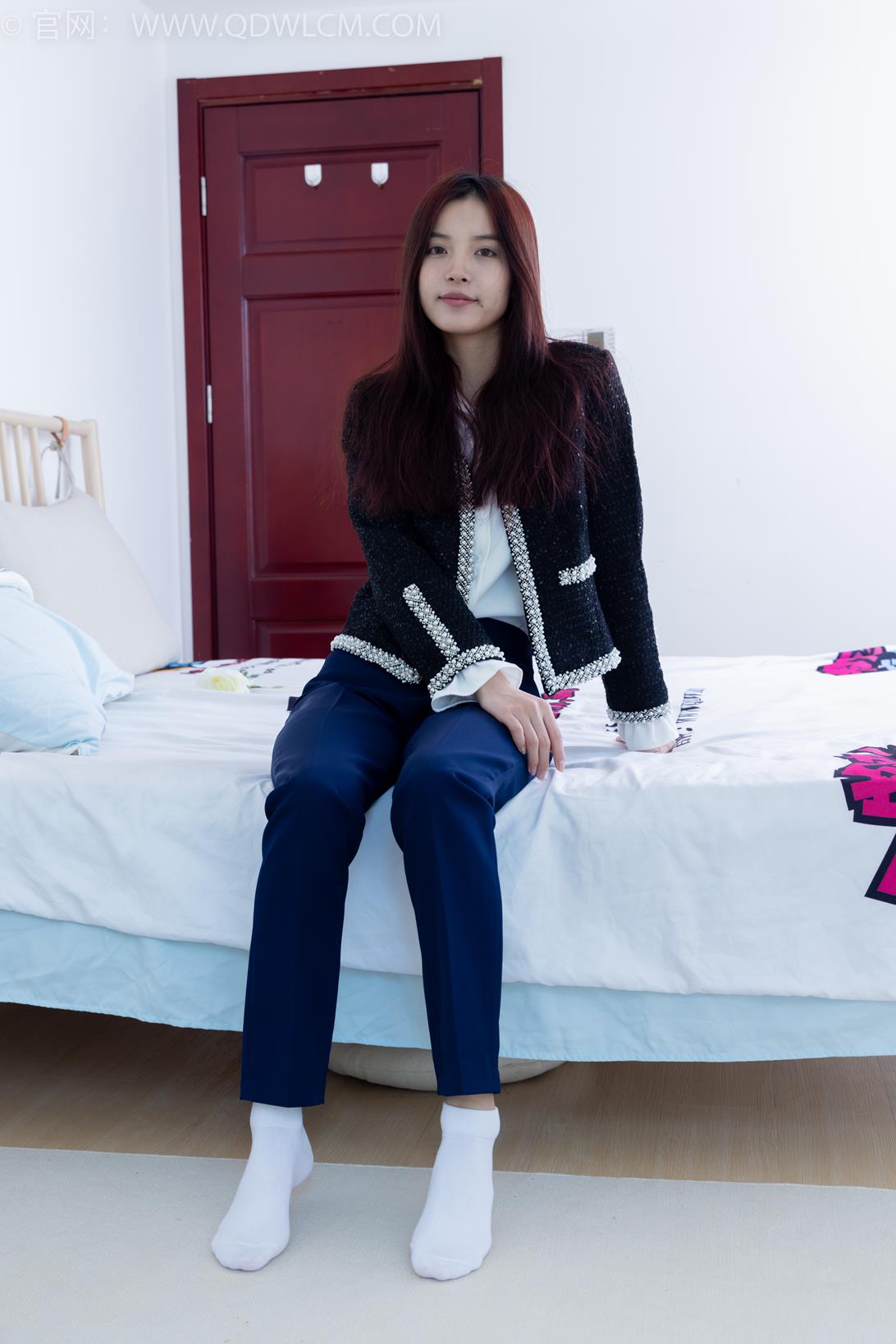 勿恋传媒 1882期 茯苓夜幕板鞋白棉袜抖腿剧情[170P/1V/4.5GB]插图4