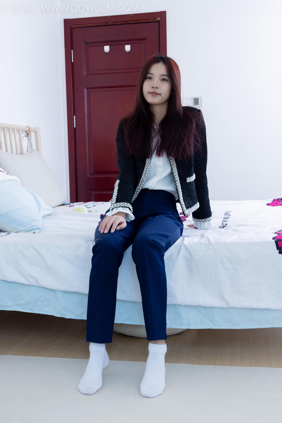 勿恋传媒 1882期 茯苓夜幕板鞋白棉袜抖腿剧情[170P/1V/4.5GB]插图2