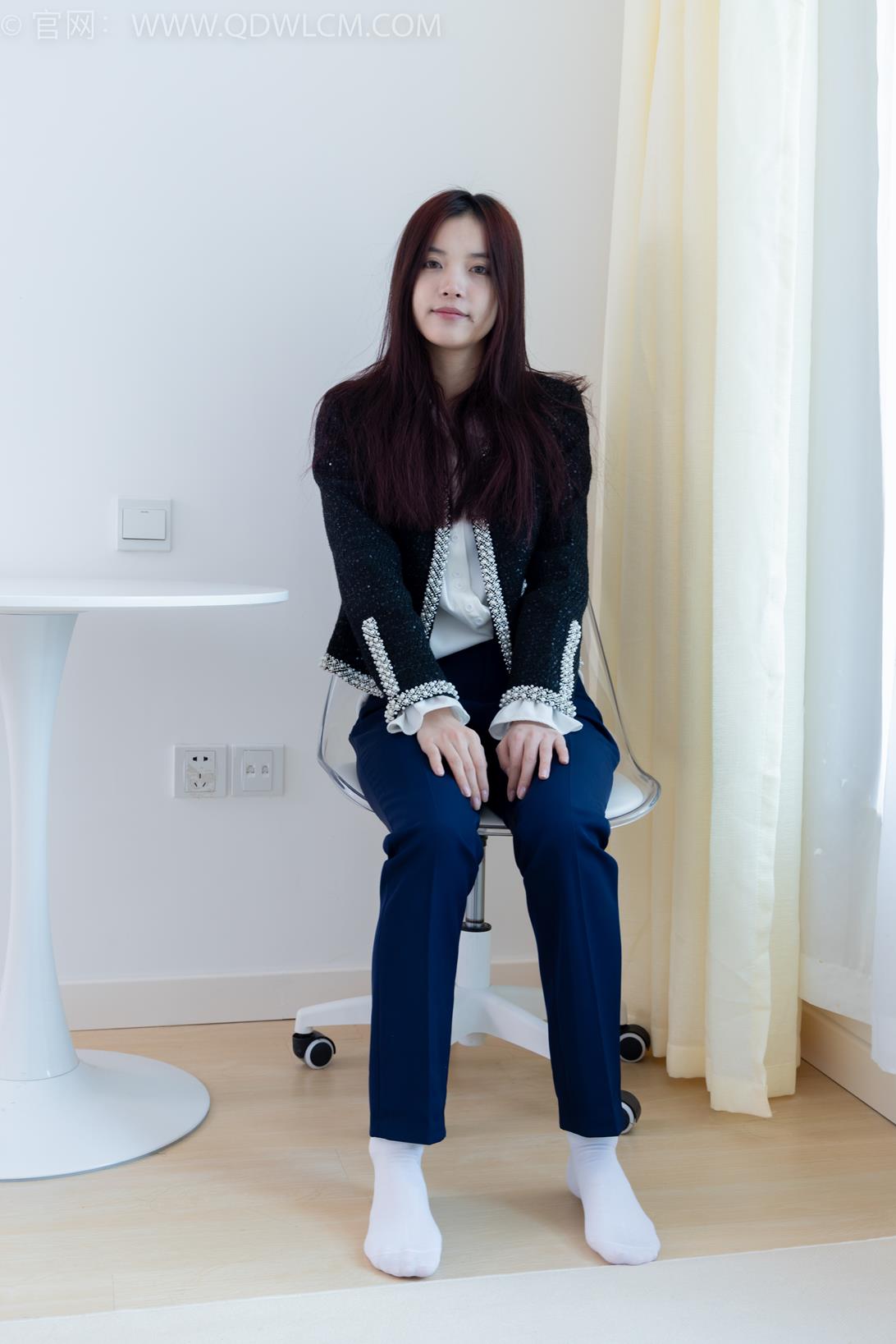 勿恋传媒 1882期 茯苓夜幕板鞋白棉袜抖腿剧情[170P/1V/4.5GB]插图1