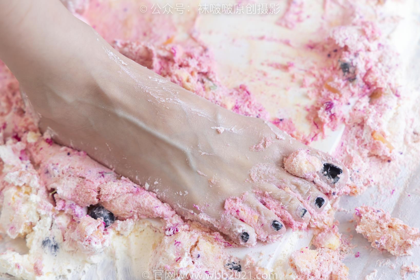 袜啵啵 309期 稚予剧情版脚踩蛋糕 [30P/1V/1.56GB]插图2