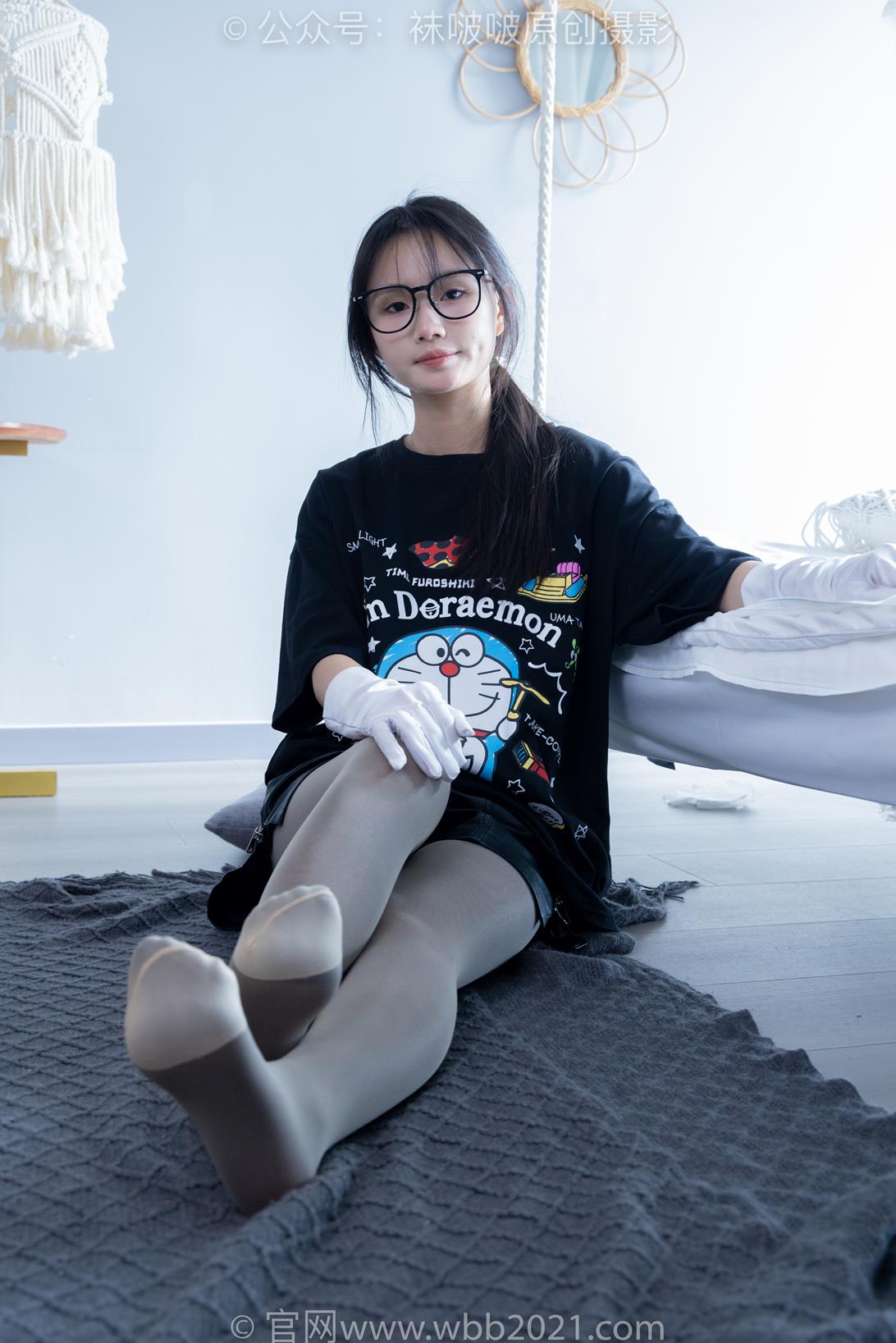 袜啵啵 343期 花絮版甜甜圈高跟长靴黑丝打底脚尖加固款肉丝两双丝袜 [150P/1V/6.33GB]插图4