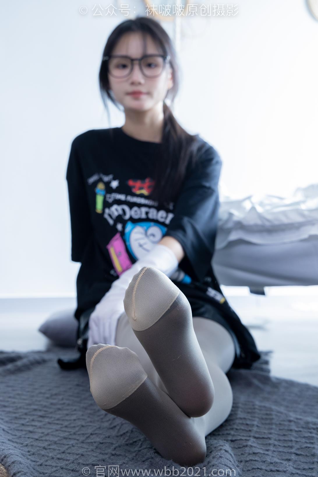 袜啵啵 343期 花絮版甜甜圈高跟长靴黑丝打底脚尖加固款肉丝两双丝袜 [150P/1V/6.33GB]插图1