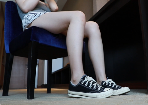 誉铭传媒 2024年第4期 视频帆布鞋棉袜裸足[1V/1.85G]插图9