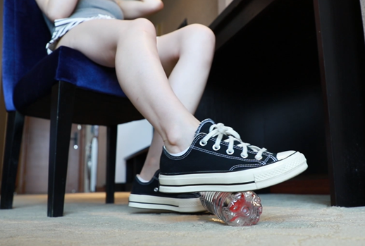 誉铭传媒 2024年第4期 视频帆布鞋棉袜裸足[1V/1.85G]插图7