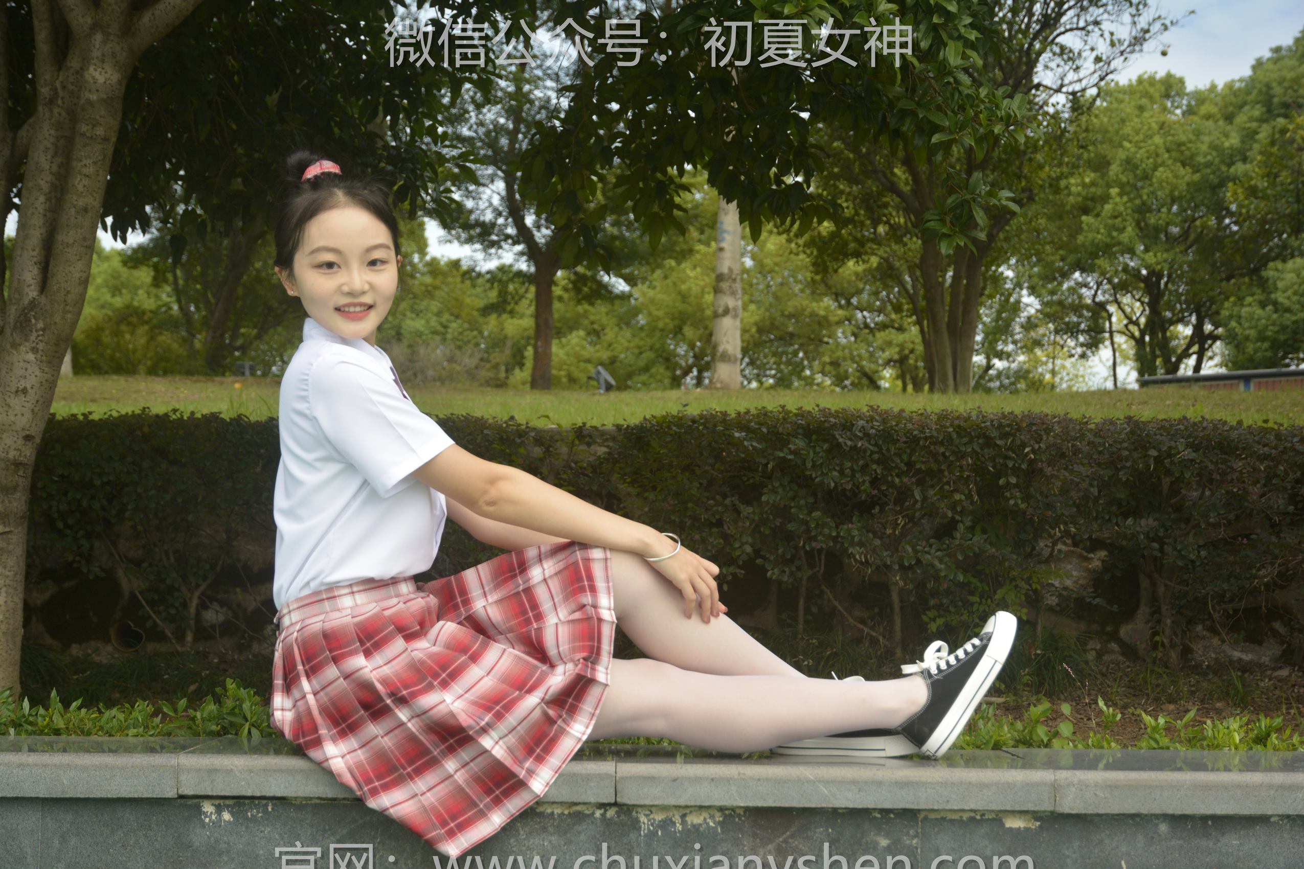 初夏女神 NO.101 双双 大红JK套[130P/1V/4.98GB]插图3