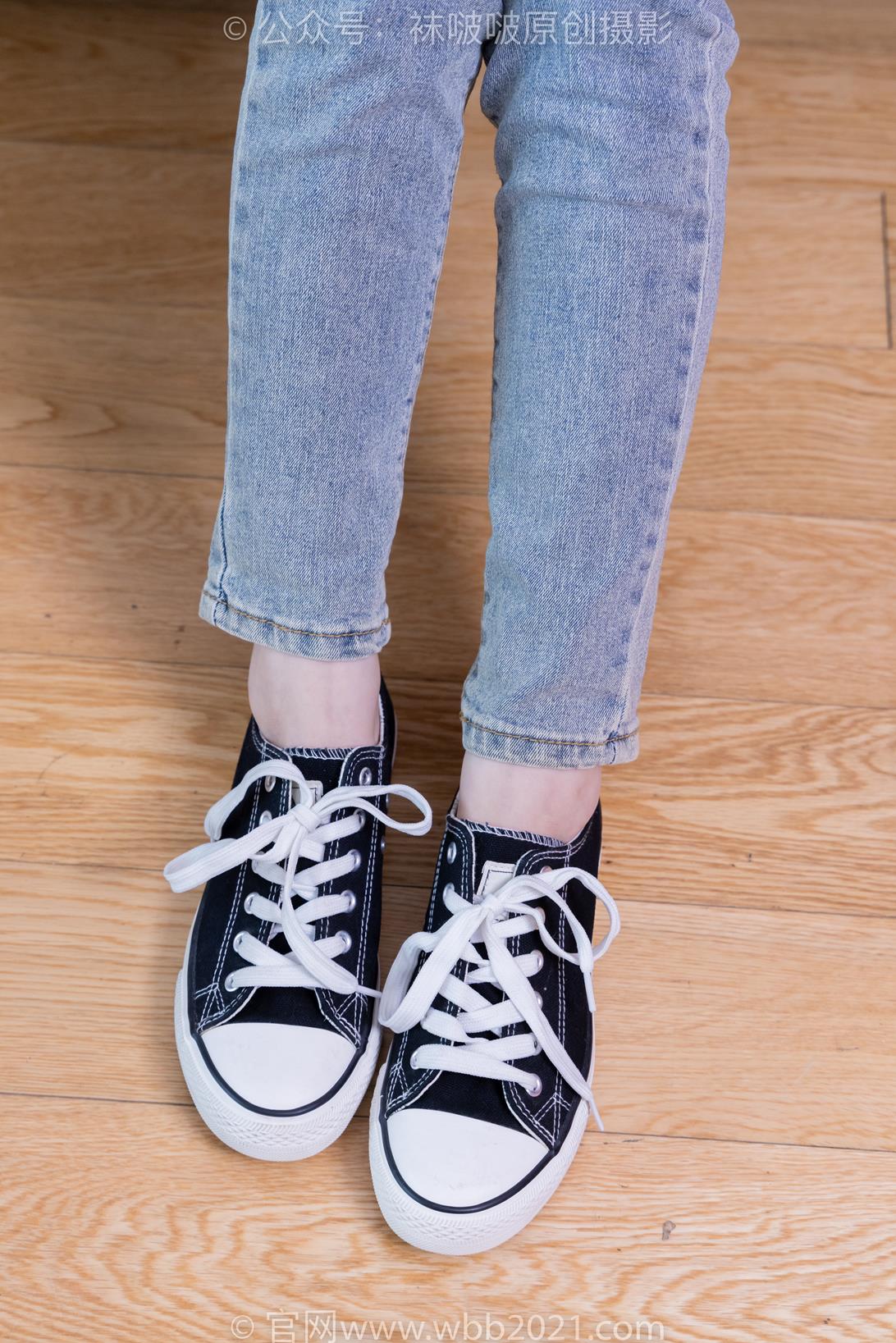 袜啵啵 359 花絮版 甜甜圈板鞋高跟鞋牛仔裤裸足连衣裙肉丝脚[180P/1V/8.15GB]插图1