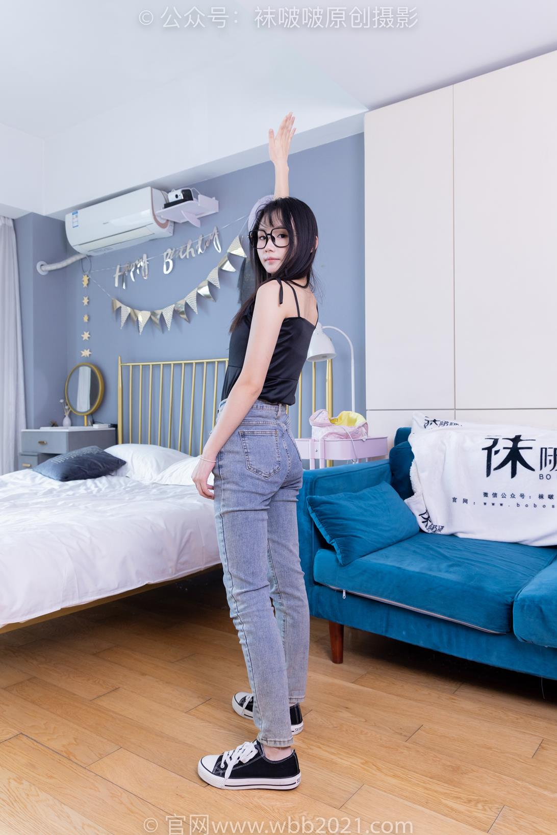 袜啵啵 359 花絮版 甜甜圈板鞋高跟鞋牛仔裤裸足连衣裙肉丝脚[180P/1V/8.15GB]插图6