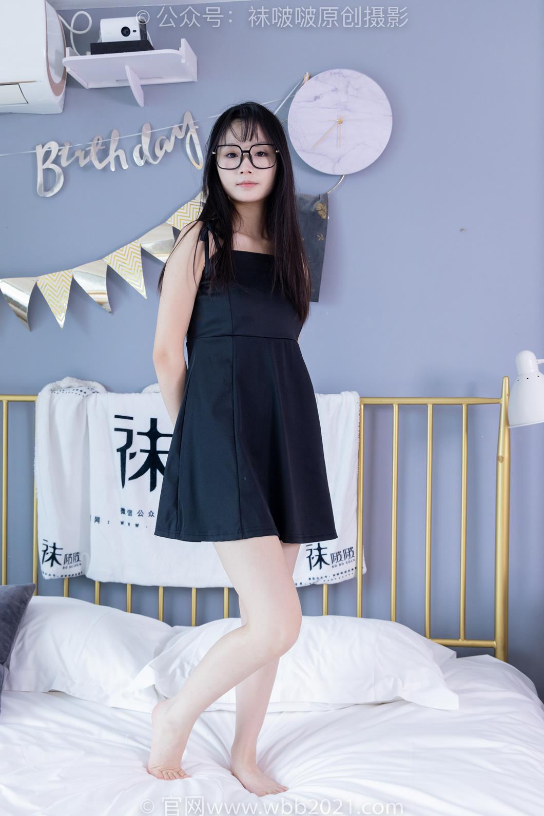 袜啵啵 359 花絮版 甜甜圈板鞋高跟鞋牛仔裤裸足连衣裙肉丝脚[180P/1V/8.15GB]插图4