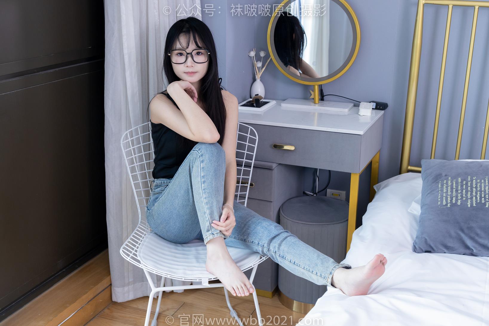 袜啵啵 359 花絮版 甜甜圈板鞋高跟鞋牛仔裤裸足连衣裙肉丝脚[180P/1V/8.15GB]插图7