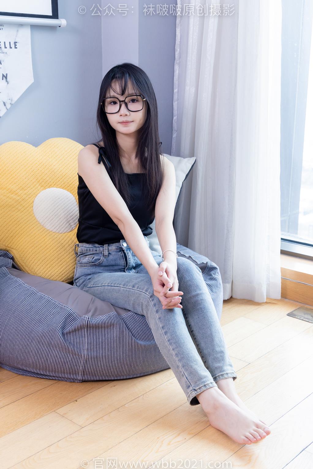 袜啵啵 359 花絮版 甜甜圈板鞋高跟鞋牛仔裤裸足连衣裙肉丝脚[180P/1V/8.15GB]插图