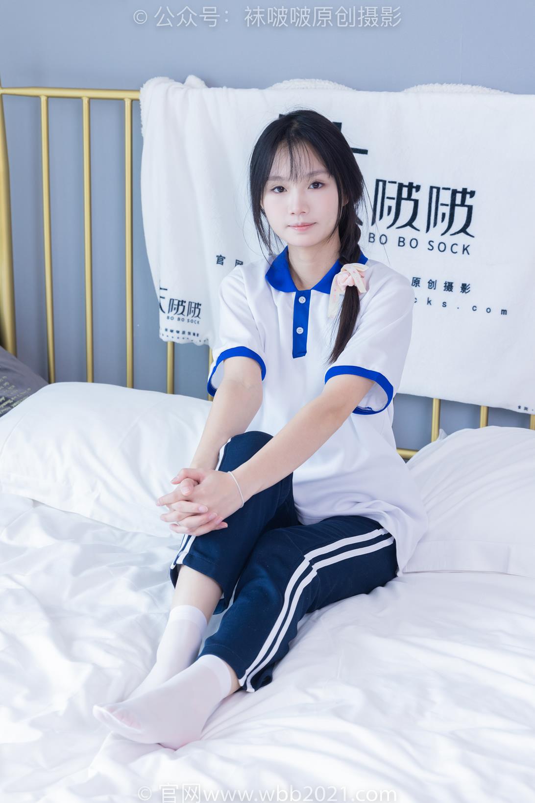 袜啵啵 366期花絮版 甜甜圈学生服三叶草板鞋白丝袜脚[150P/1V/6.13GB]插图2