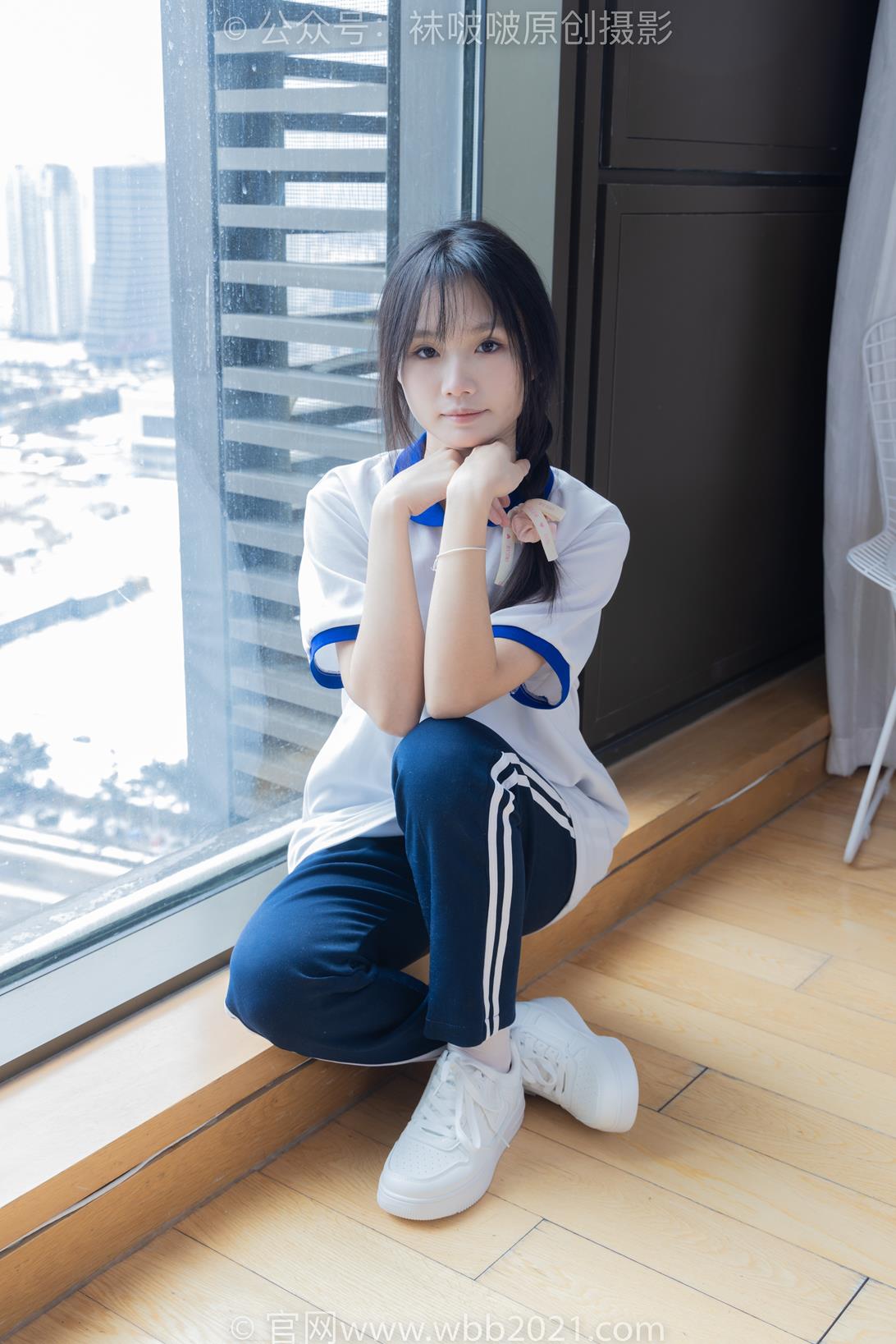 袜啵啵 366期花絮版 甜甜圈学生服三叶草板鞋白丝袜脚[150P/1V/6.13GB]插图8