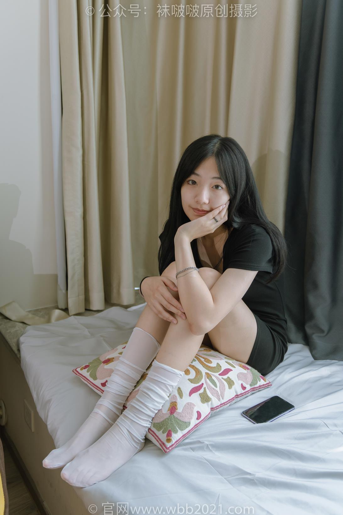 袜啵啵 363期花絮版 小甜豆两双平底鞋黑色船袜白色堆堆丝袜脚裸足[140P/1V/5.59GB]插图1